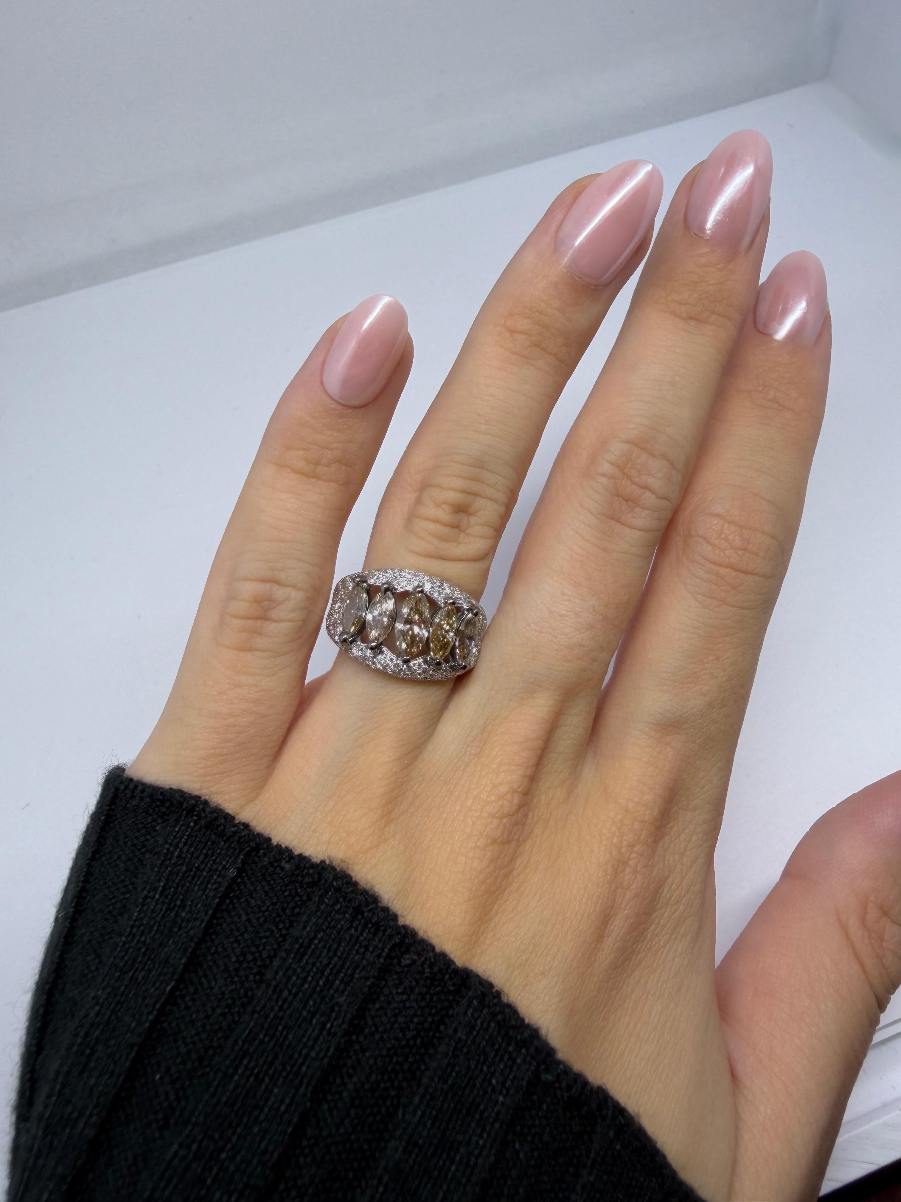 Taille Marquise Bague à large bandeau en diamant taillé en marquise 18k blanc et champagne brun en vente