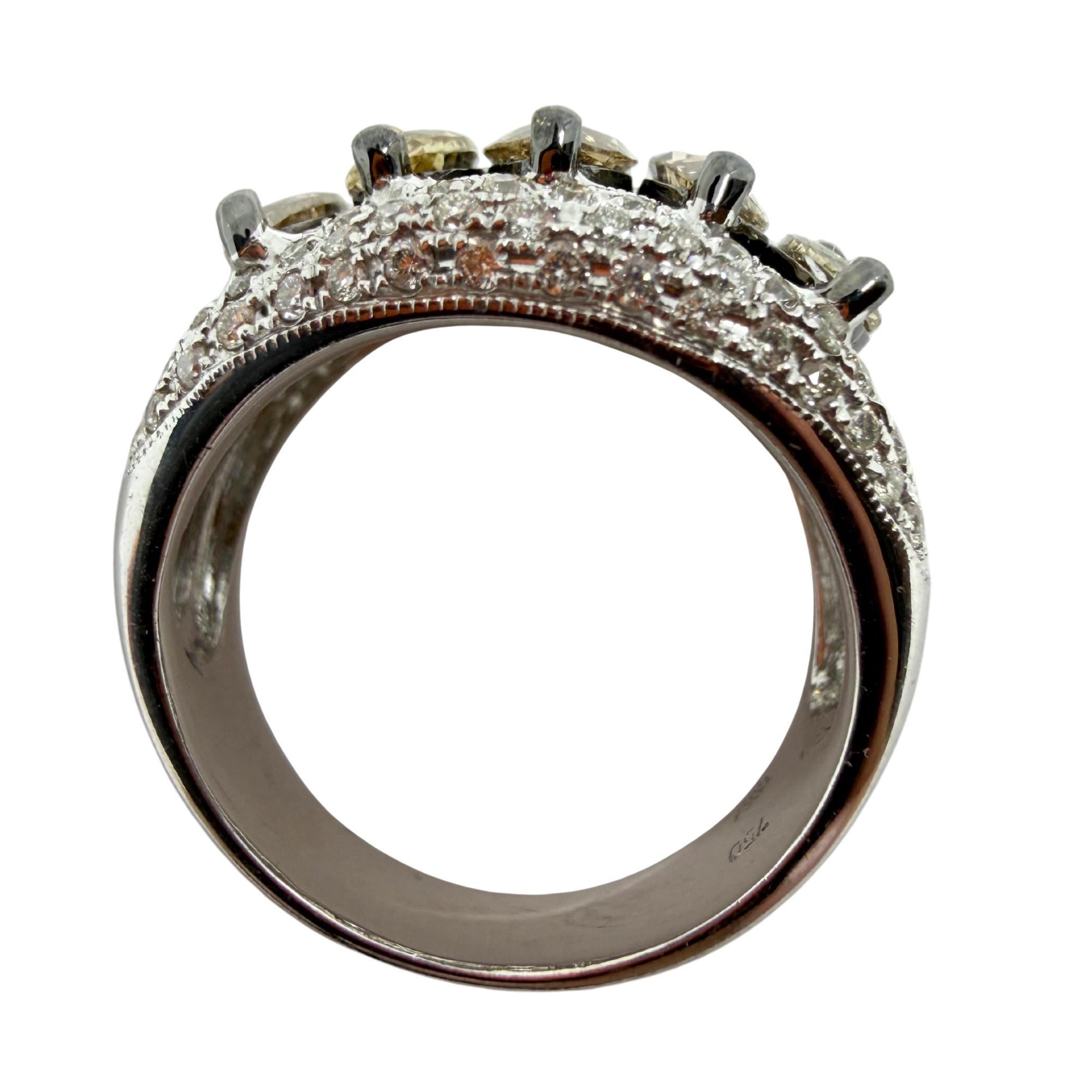 Bague à large bandeau en diamant taillé en marquise 18k blanc et champagne brun en vente 2