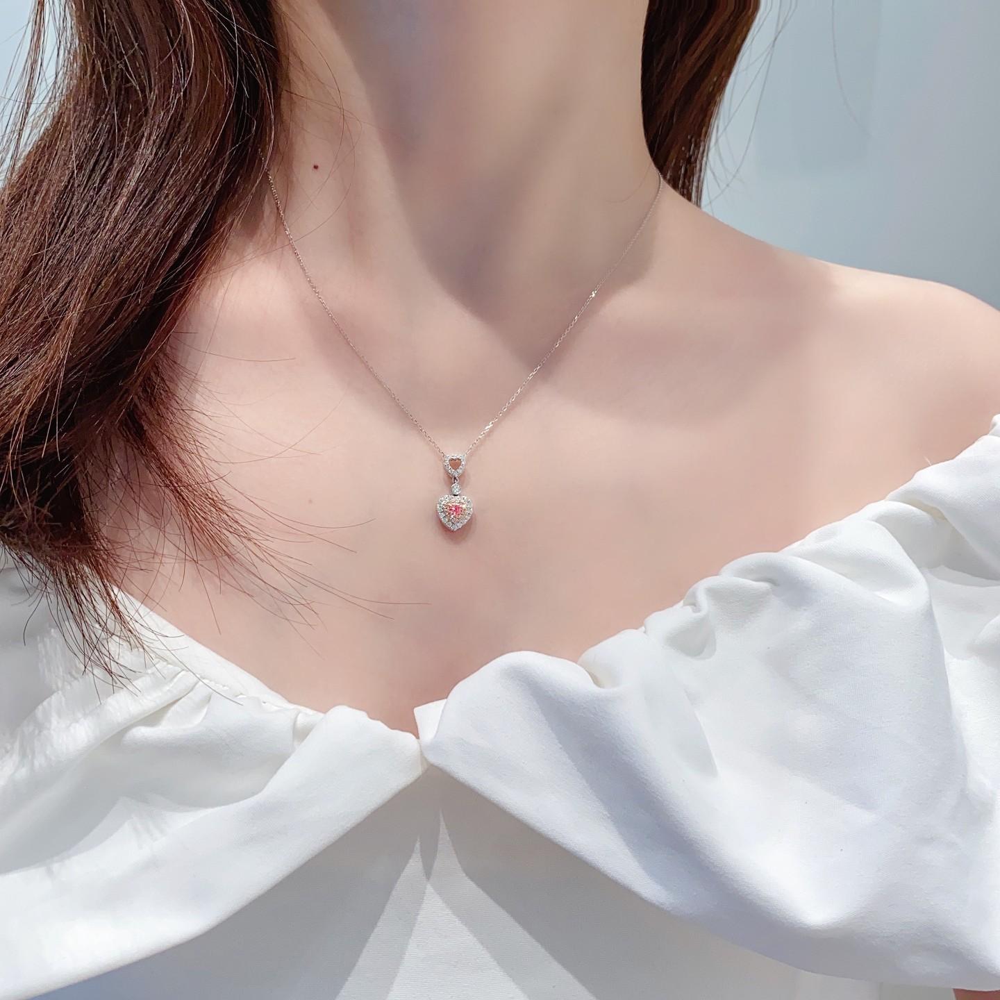 Halskette mit Herzverschluss aus 18 Karat Weiß- und Rosagold mit Diamanten im Zustand „Neu“ im Angebot in Hong Kong, HK