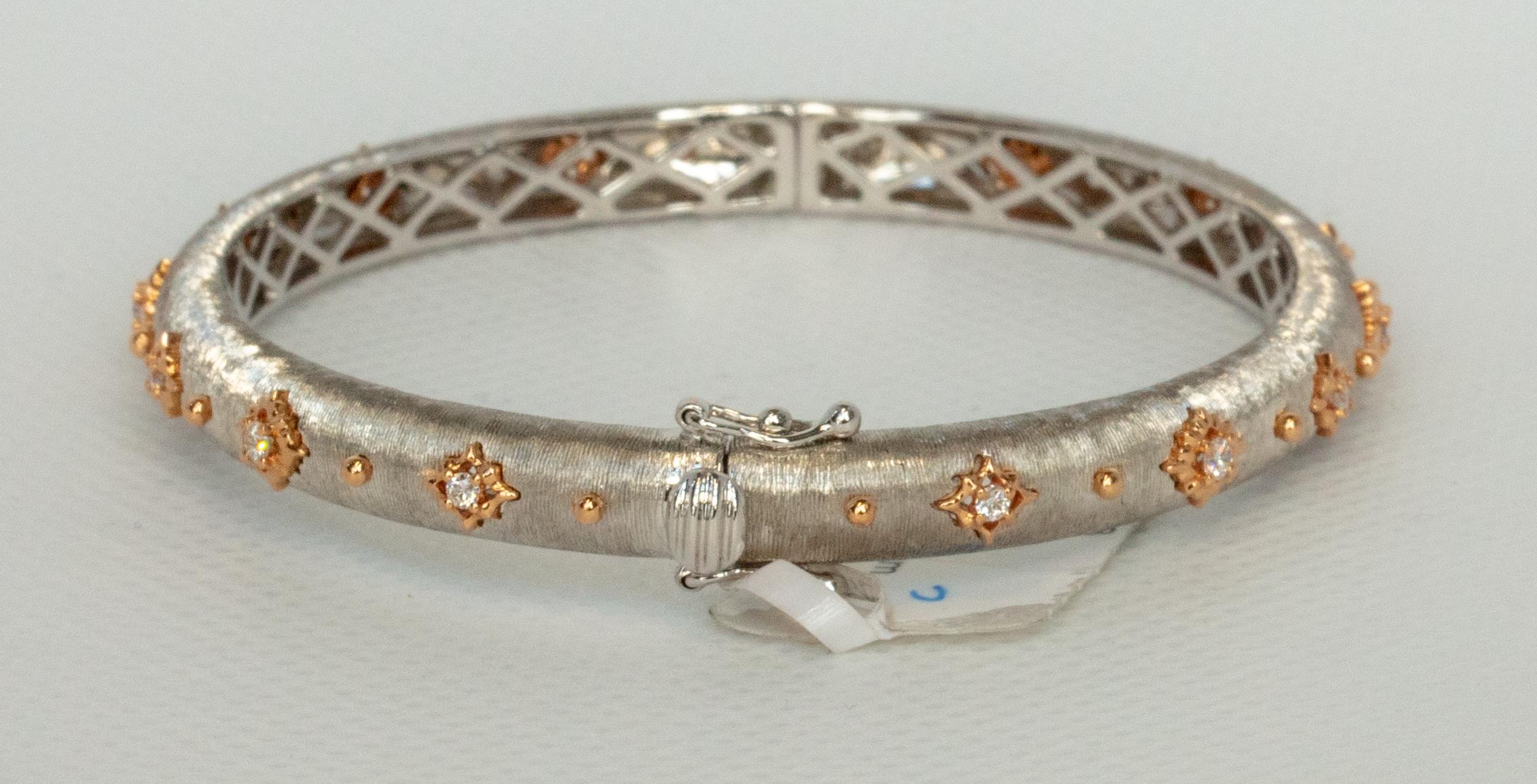 Modernes Gliederarmband aus 18 Karat Weiß- und Roségold mit Diamanten in florentinischem Finish Damen