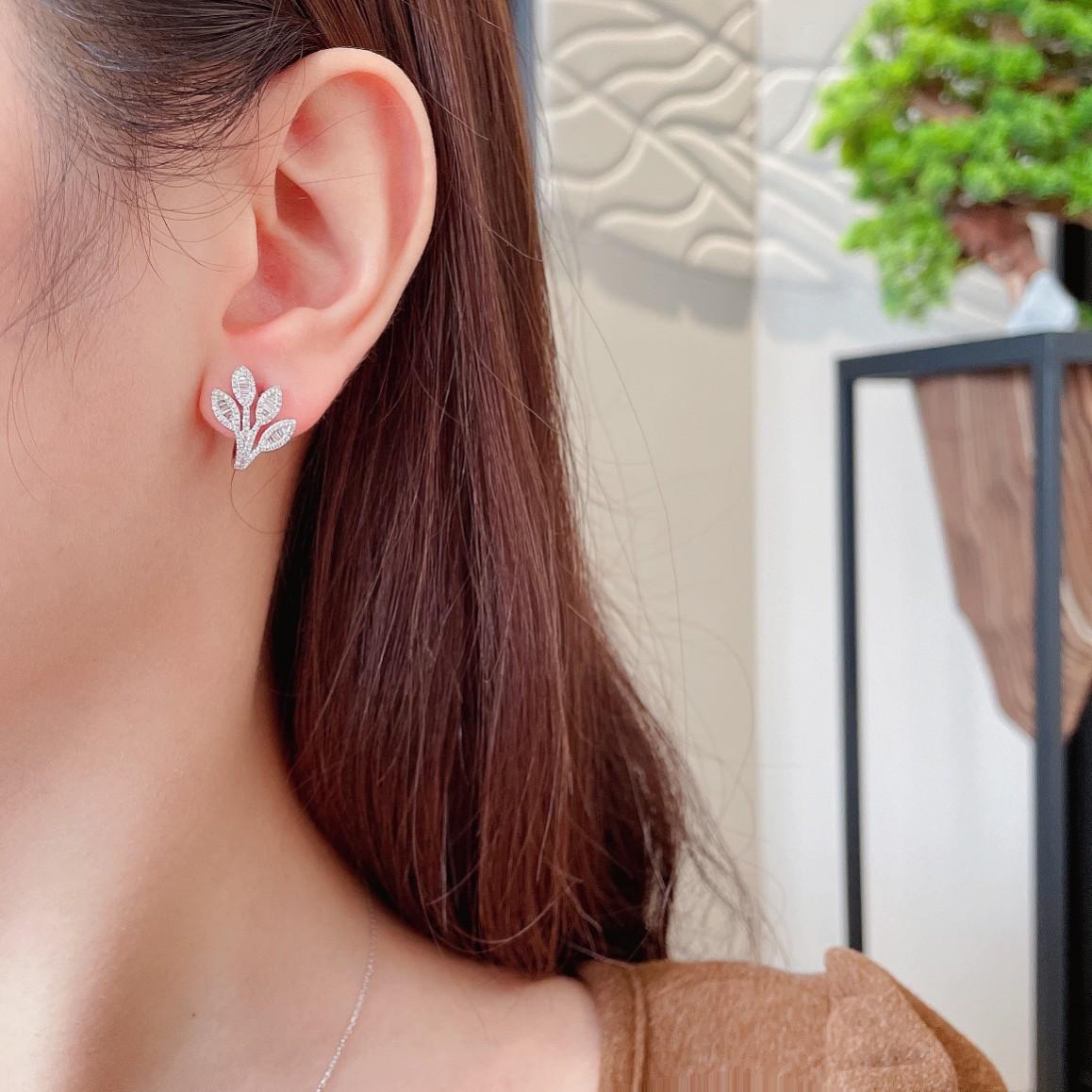 Modern 18K White and Rose Gold Leaf Earrings with Natural Diamonds For Sale