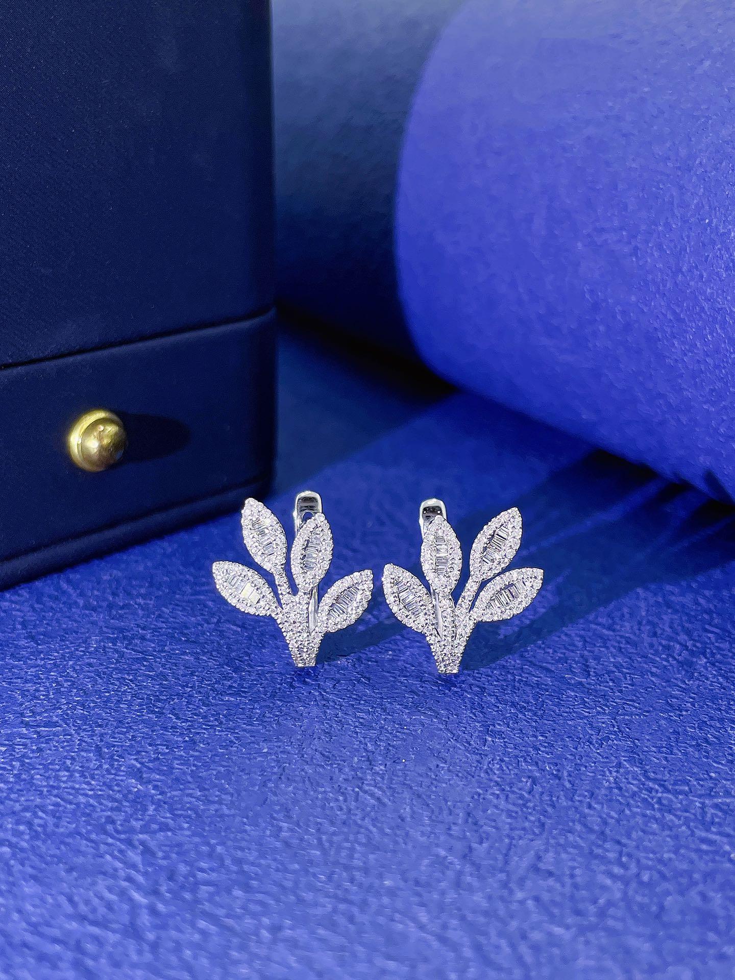 18K White and Rose Gold Leaf Earrings with Natural Diamonds For Sale 2