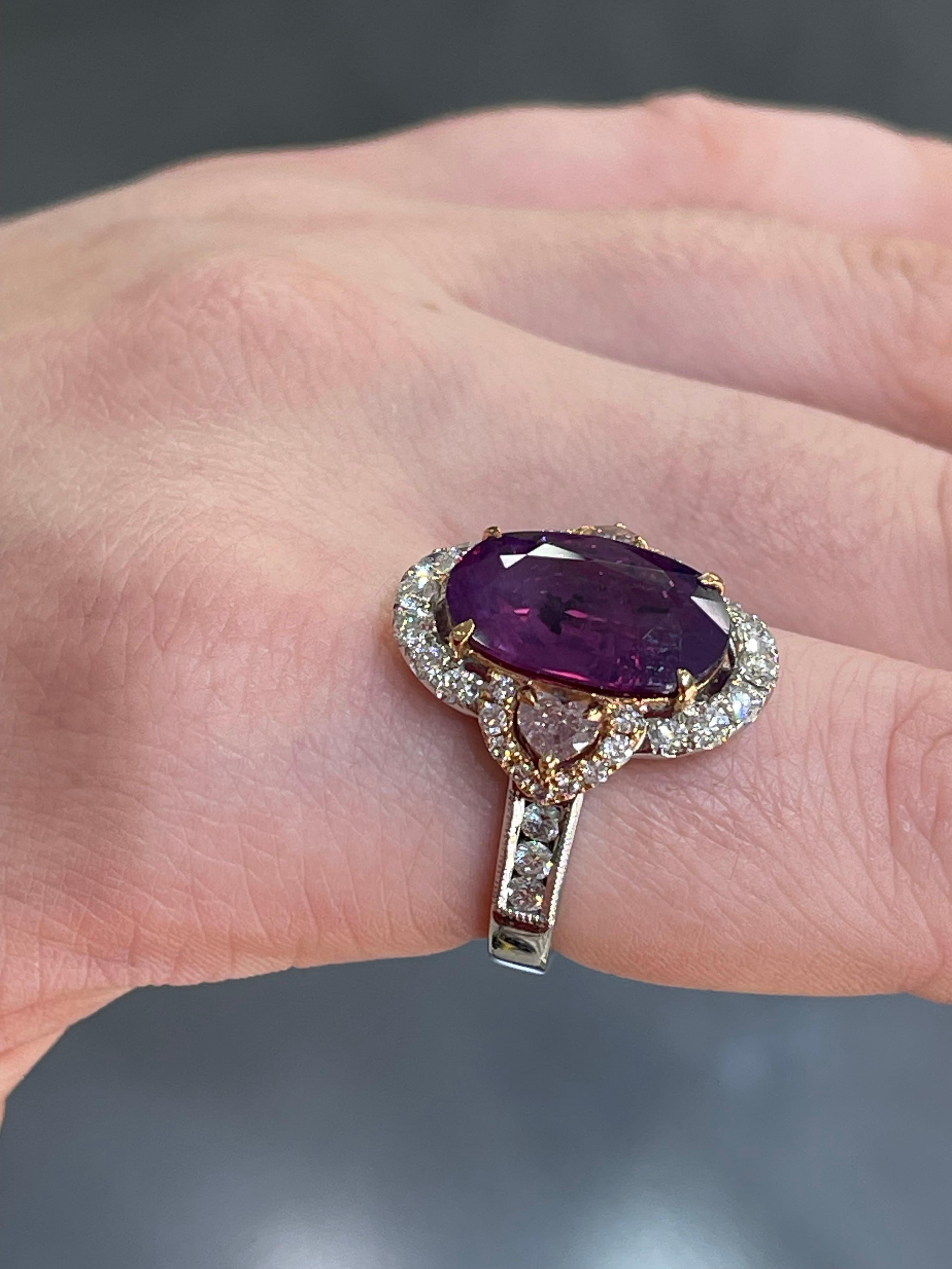 De las mujeres Anillo de oro blanco y rosa de 18 quilates con zafiro natural púrpura rosado y diamantes en venta