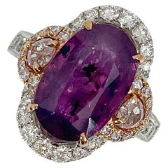 Anillo de oro blanco y rosa de 18 quilates con zafiro natural púrpura rosado y diamantes