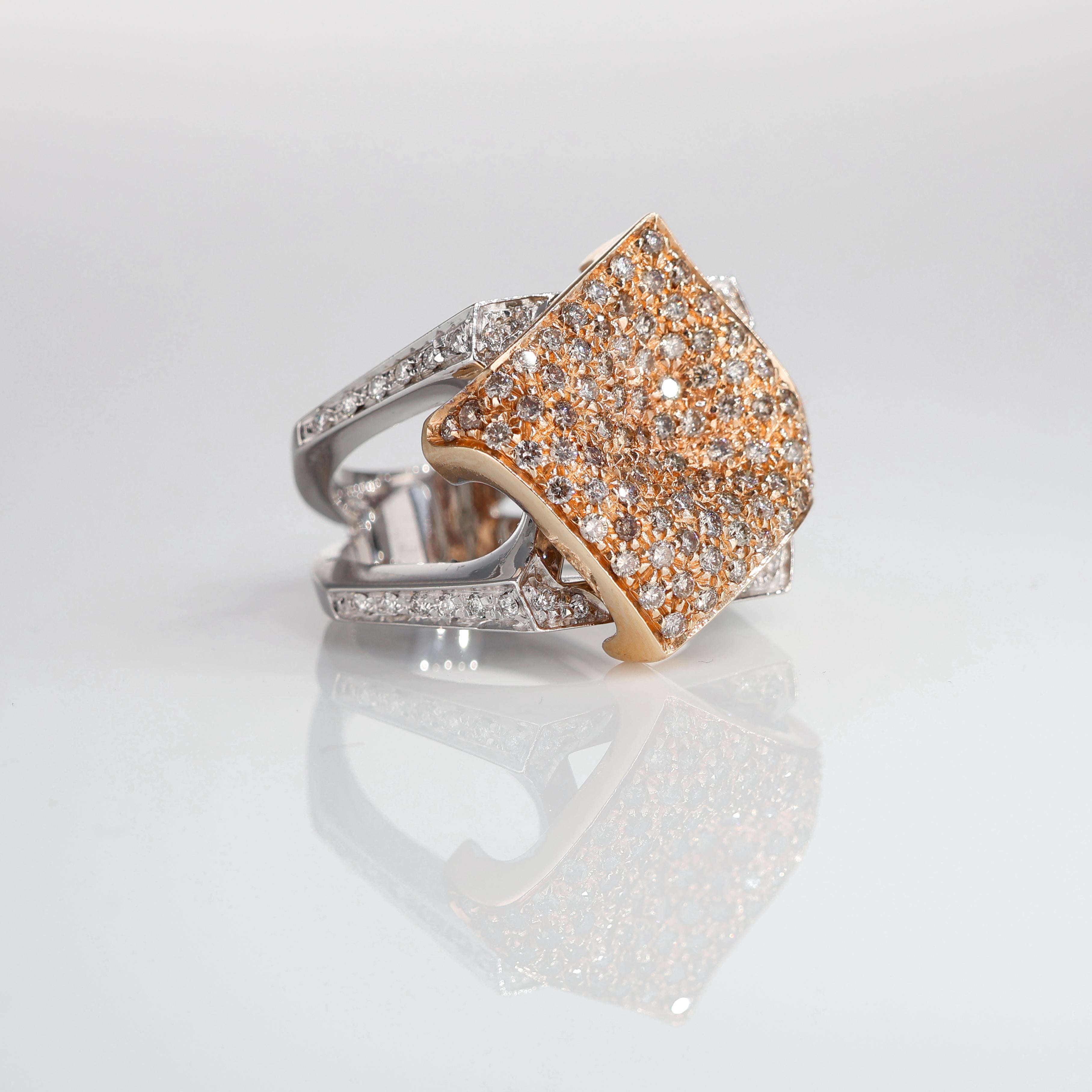 Brilliant Cut 18K White and Rose Gold Ring with Mobile Diamond Pavé Rhombus For Sale