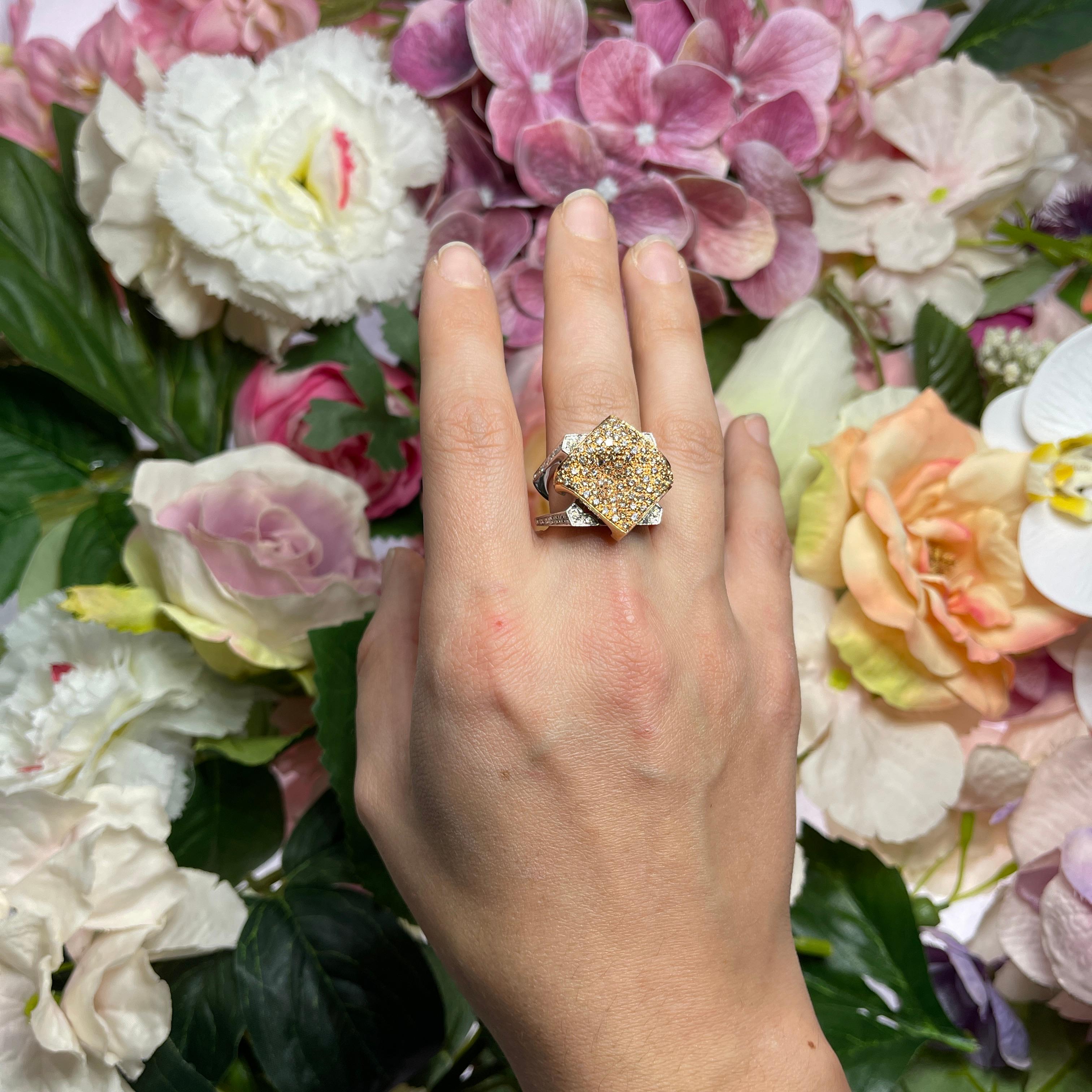 18K White and Rose Gold Ring with Mobile Diamond Pavé Rhombus For Sale 1