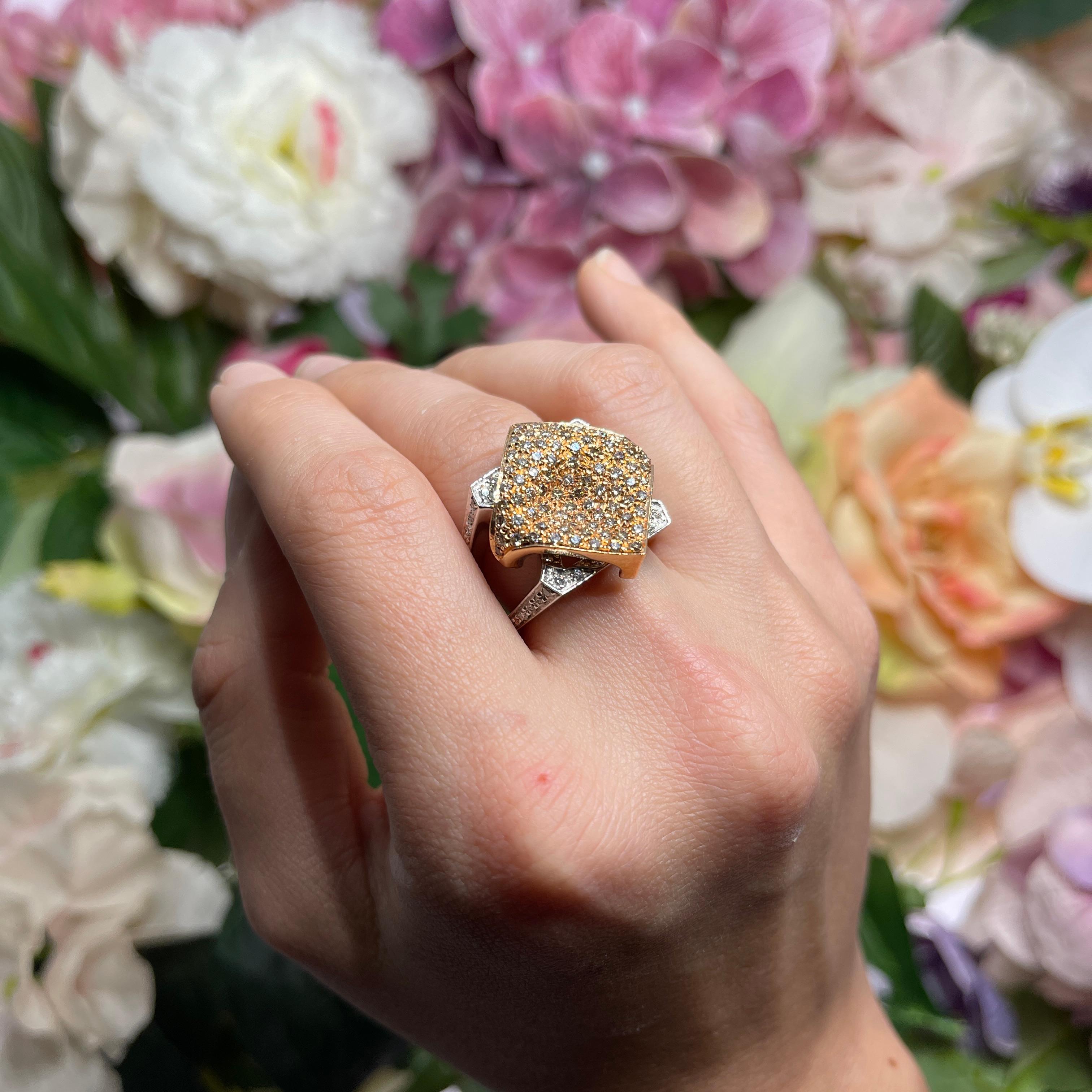 18K White and Rose Gold Ring with Mobile Diamond Pavé Rhombus For Sale 2