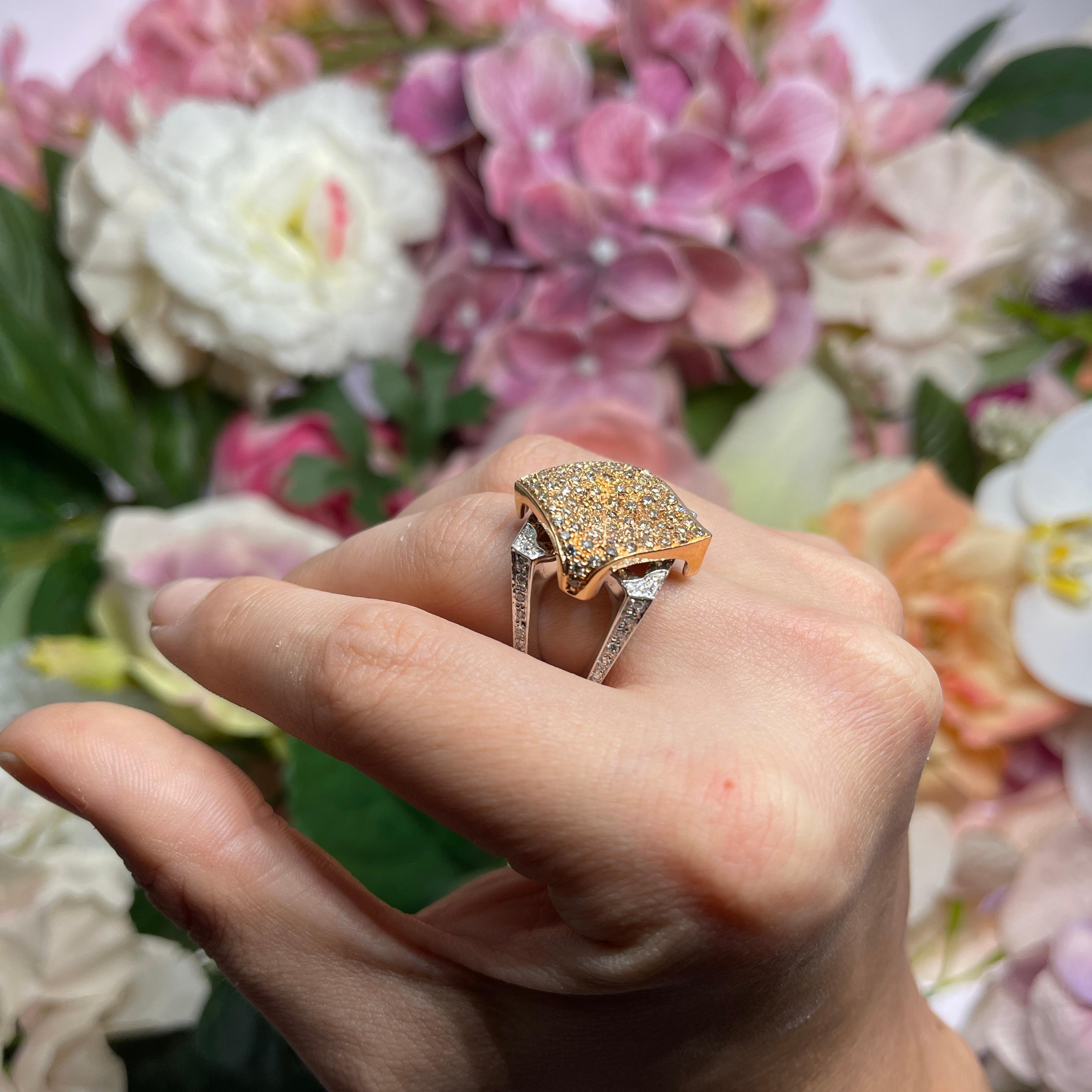 18K White and Rose Gold Ring with Mobile Diamond Pavé Rhombus For Sale 3