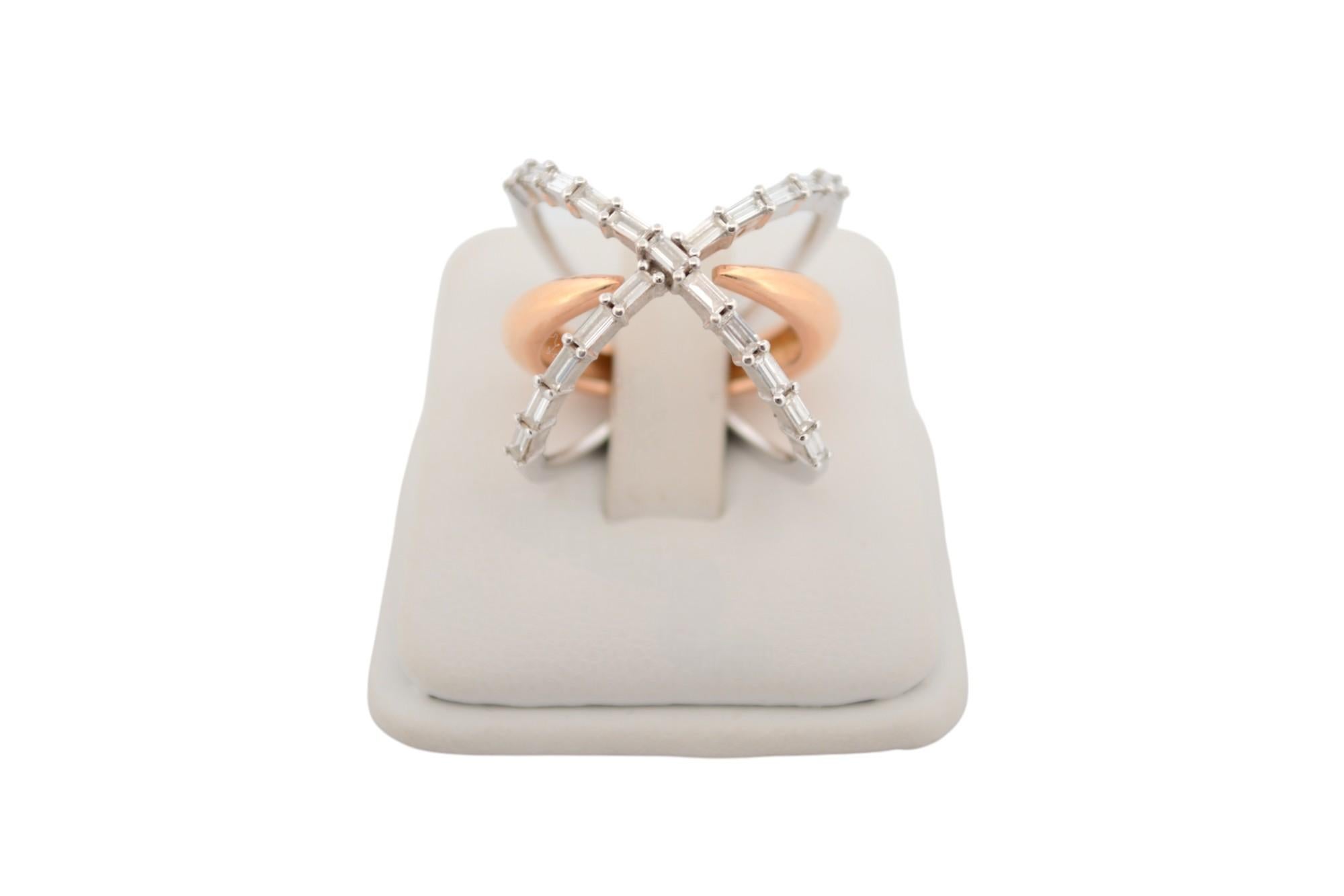 Ring aus 18 K Weiß- und Roségold mit natürlichen Diamanten_128800 im Angebot 2