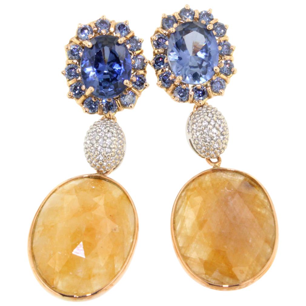 Boucles d'oreilles en or blanc et rose 18 carats avec tanzanite bleue, saphir jaune et diamants en vente