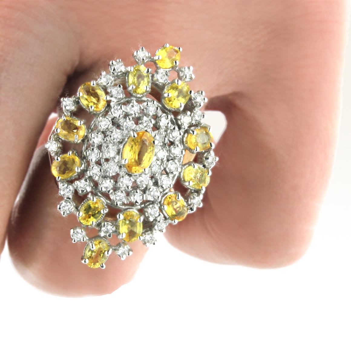 Cocktailring aus 18 Karat Weiß- und Roségold mit gelbem Saphir und weißem Diamant im Zustand „Neu“ im Angebot in GALLARATE, IT
