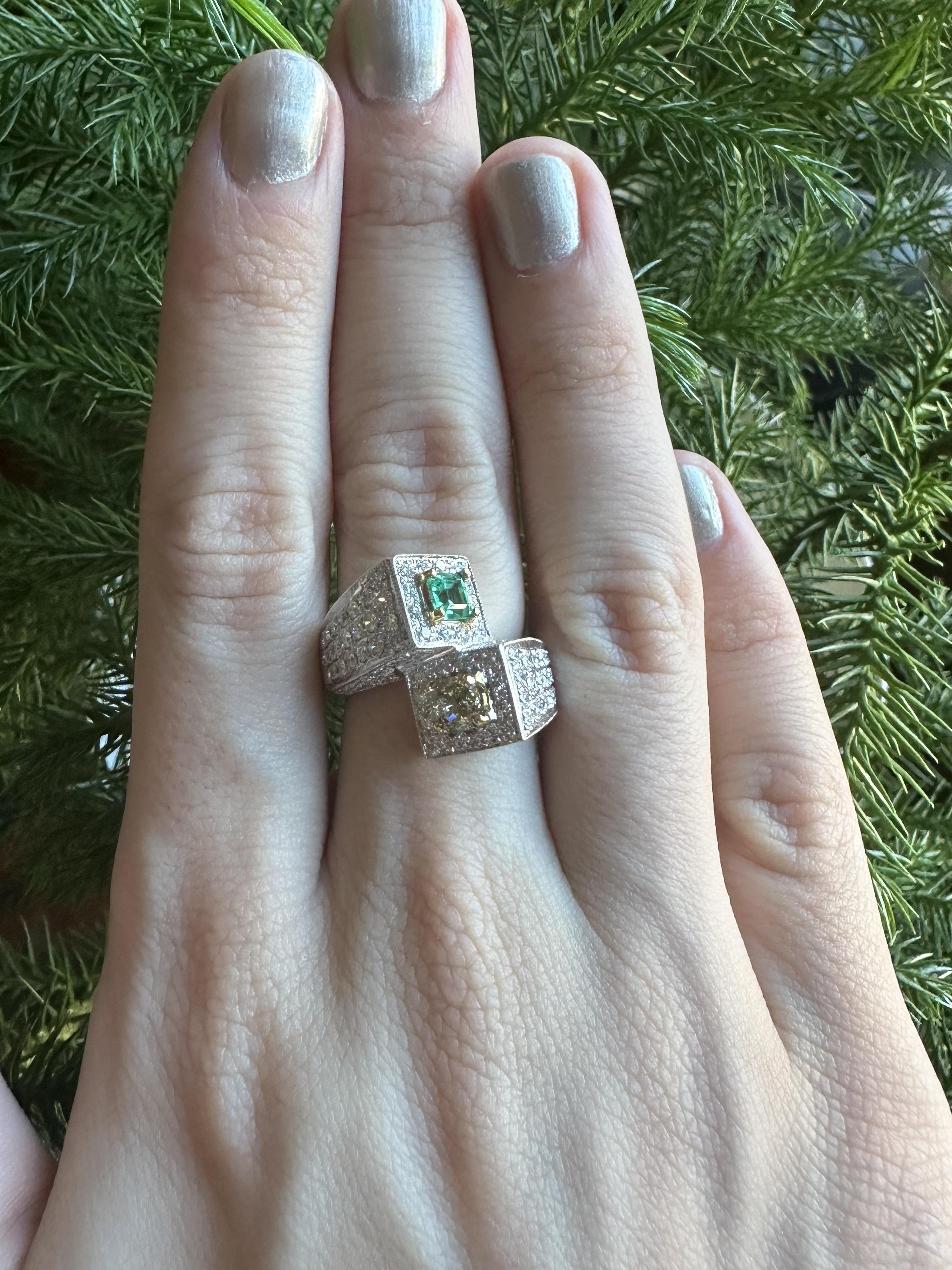 18k White and Yellow Diamond and Emerald Ring For Sale 5
