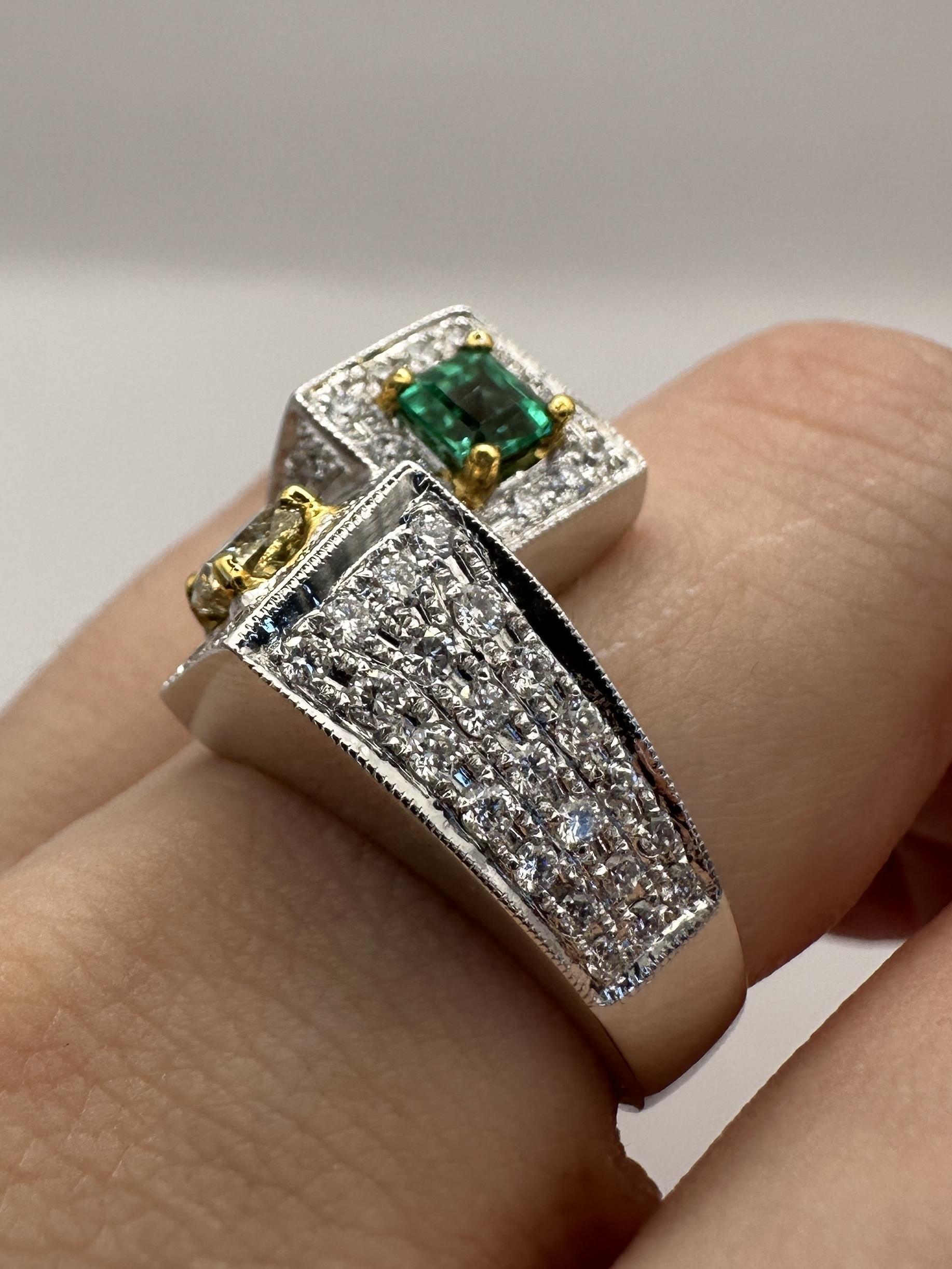18k White and Yellow Diamond and Emerald Ring For Sale 4