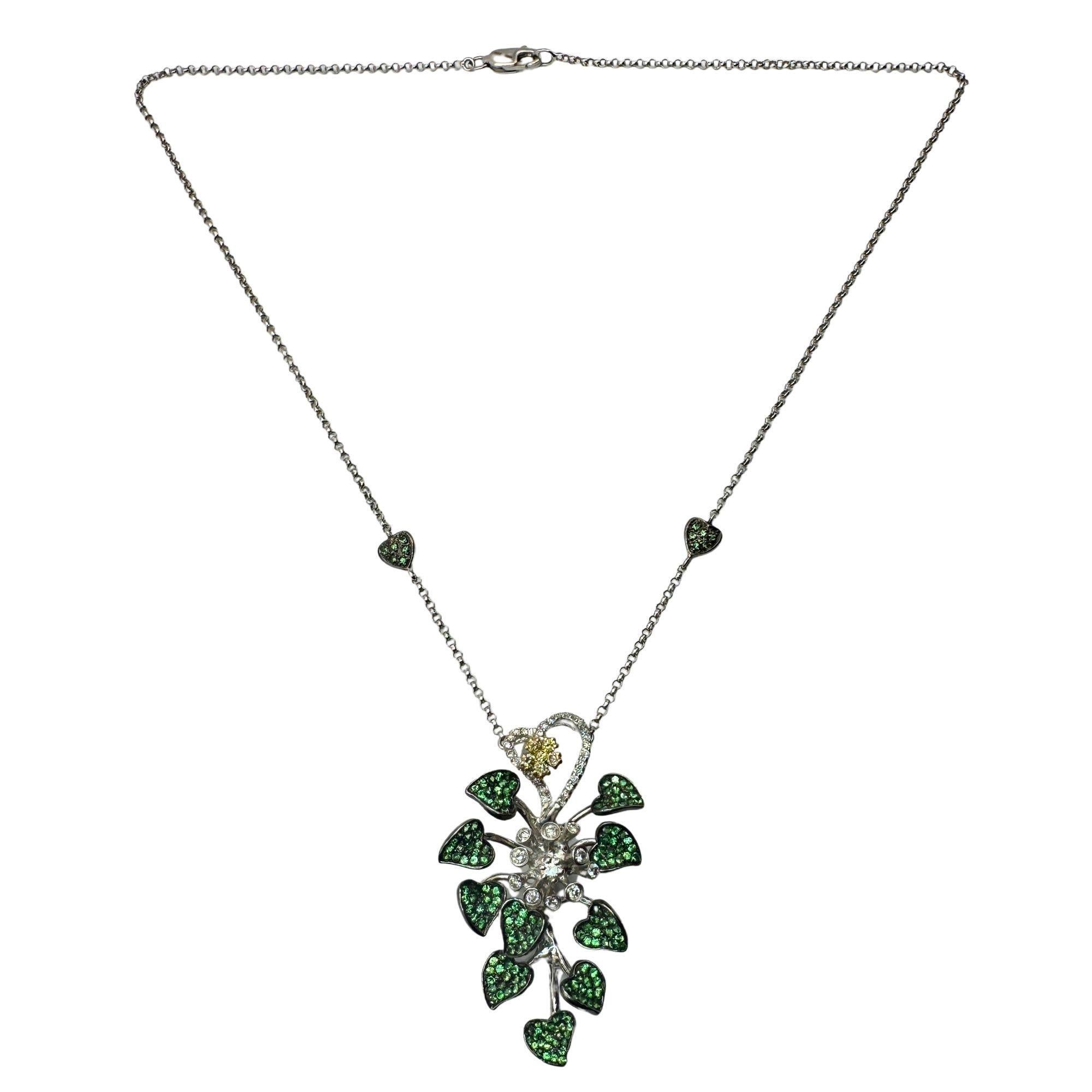 Round Cut 18k White and Yellow Diamond and Green Garnet Necklace For Sale