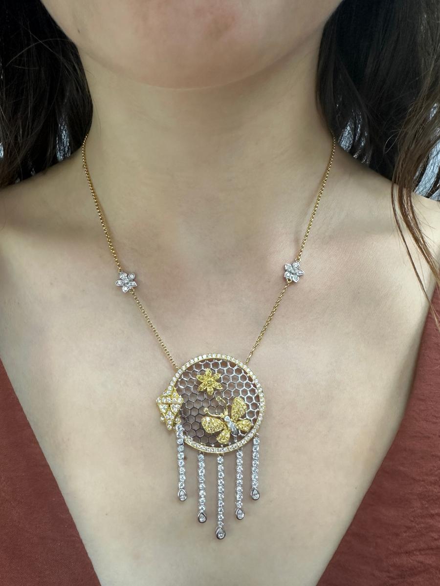 18k White and Yellow Diamond Butterfly and Flower Necklace For Sale 1