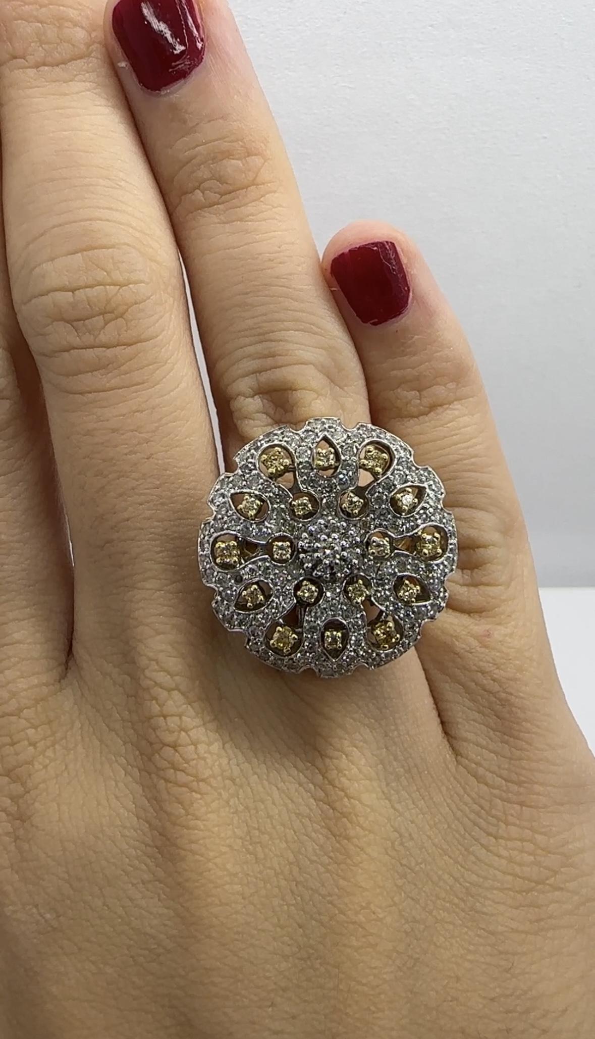 18k White and Yellow Diamond Cocktail Ring For Sale 1