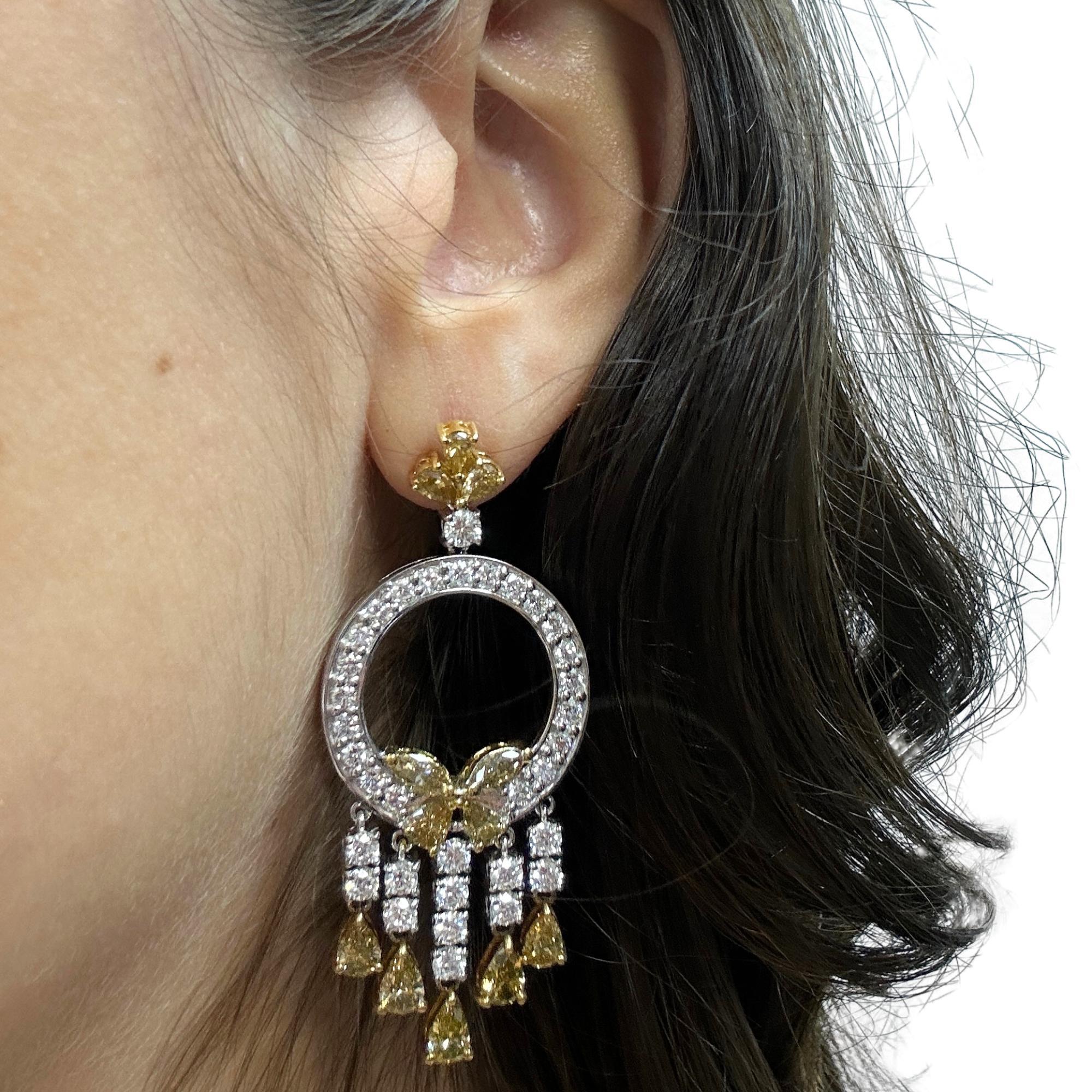 18K White and Yellow Diamond Earrings In Good Condition For Sale In New York, NY