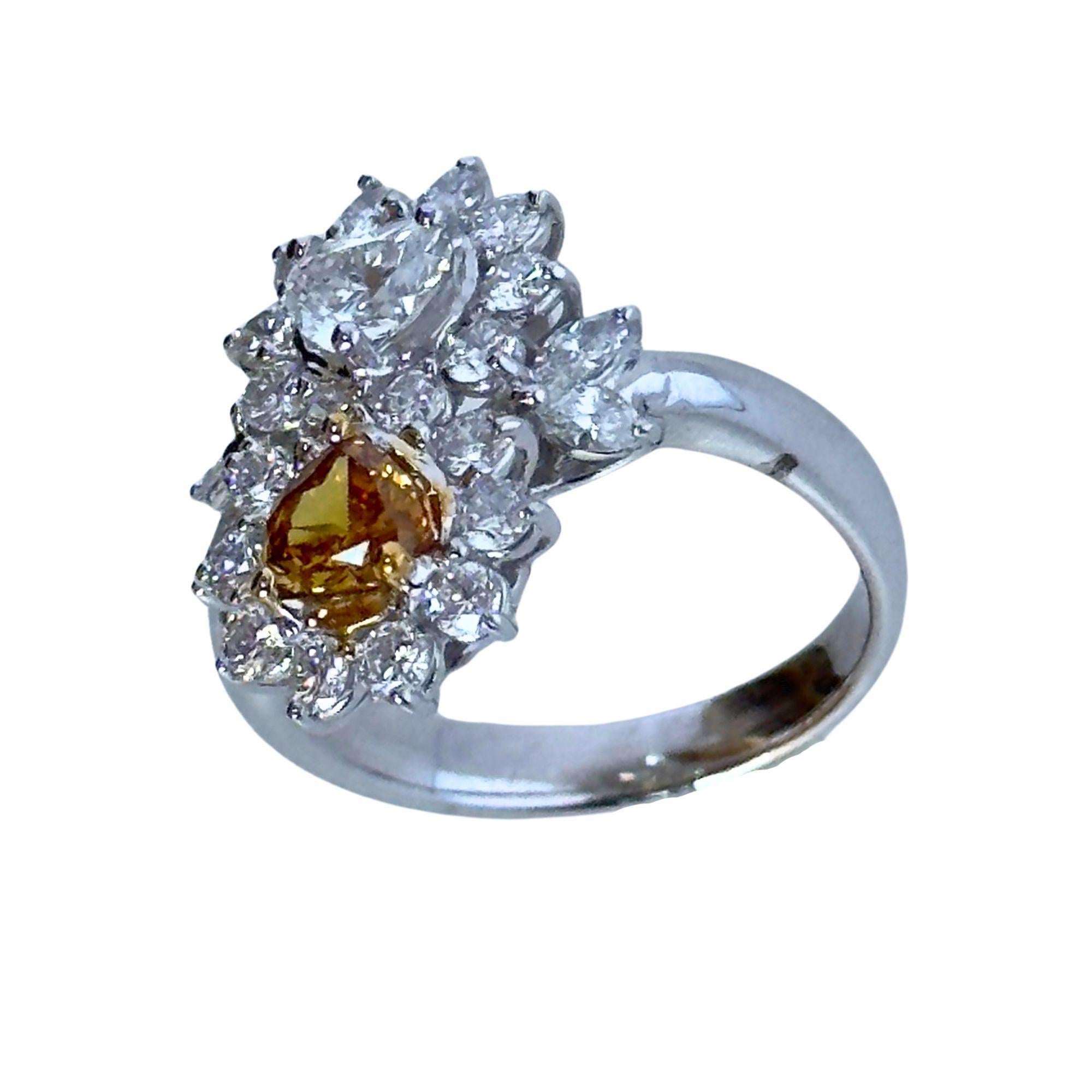 Round Cut 18k White and Yellow Diamond Floral Ring For Sale