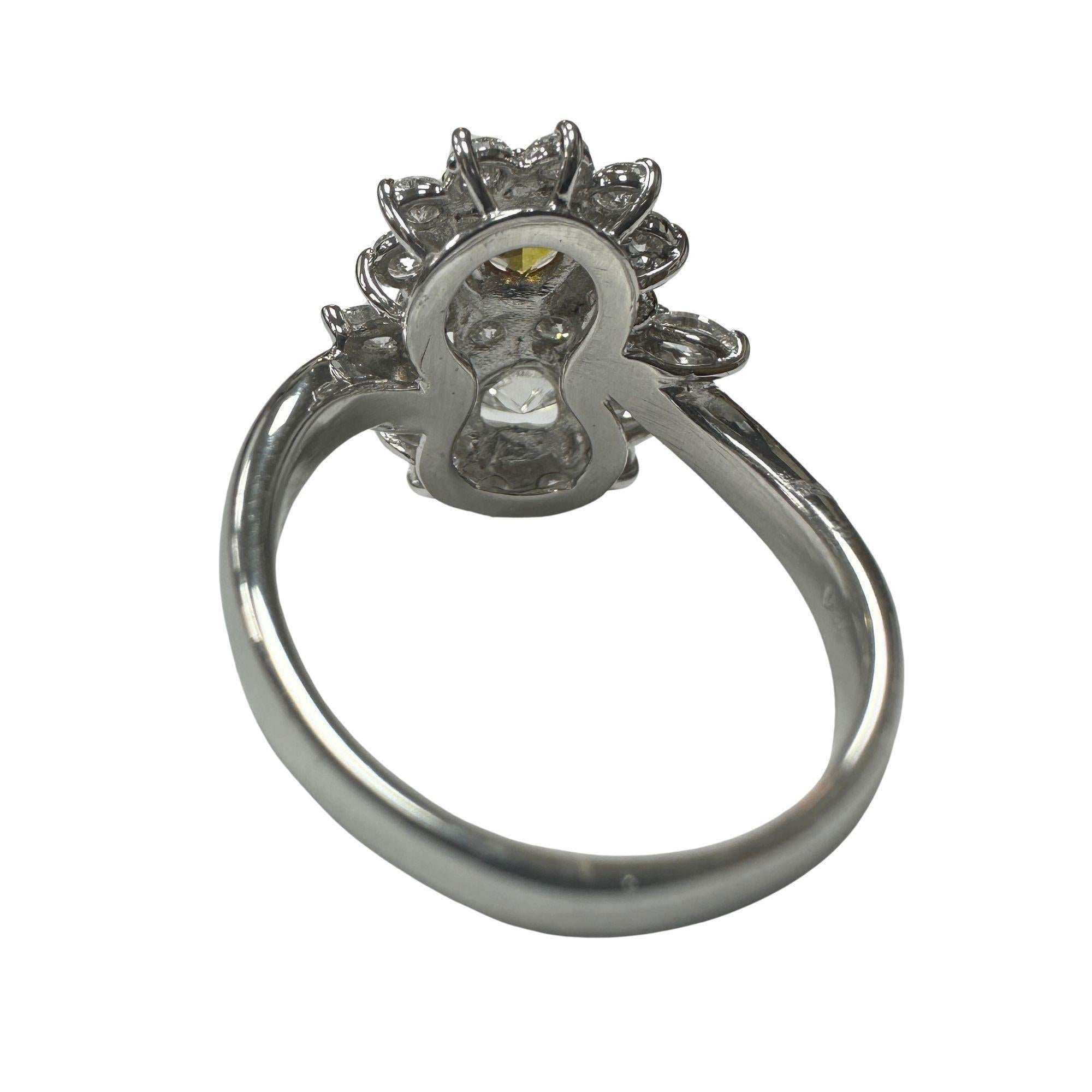 18k White and Yellow Diamond Floral Ring For Sale 1