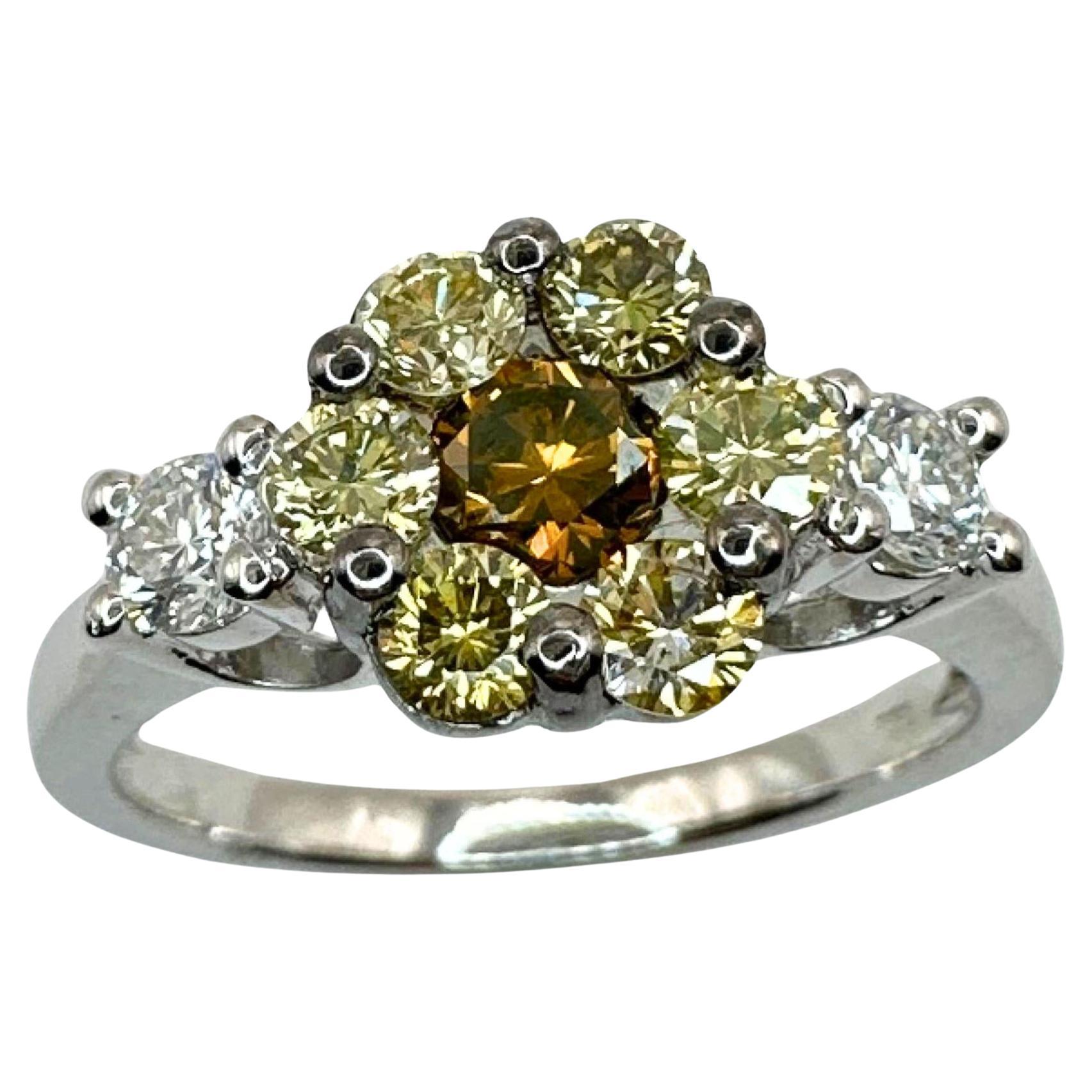 18k Weiß und Gelb Diamant Blume Ring im Angebot