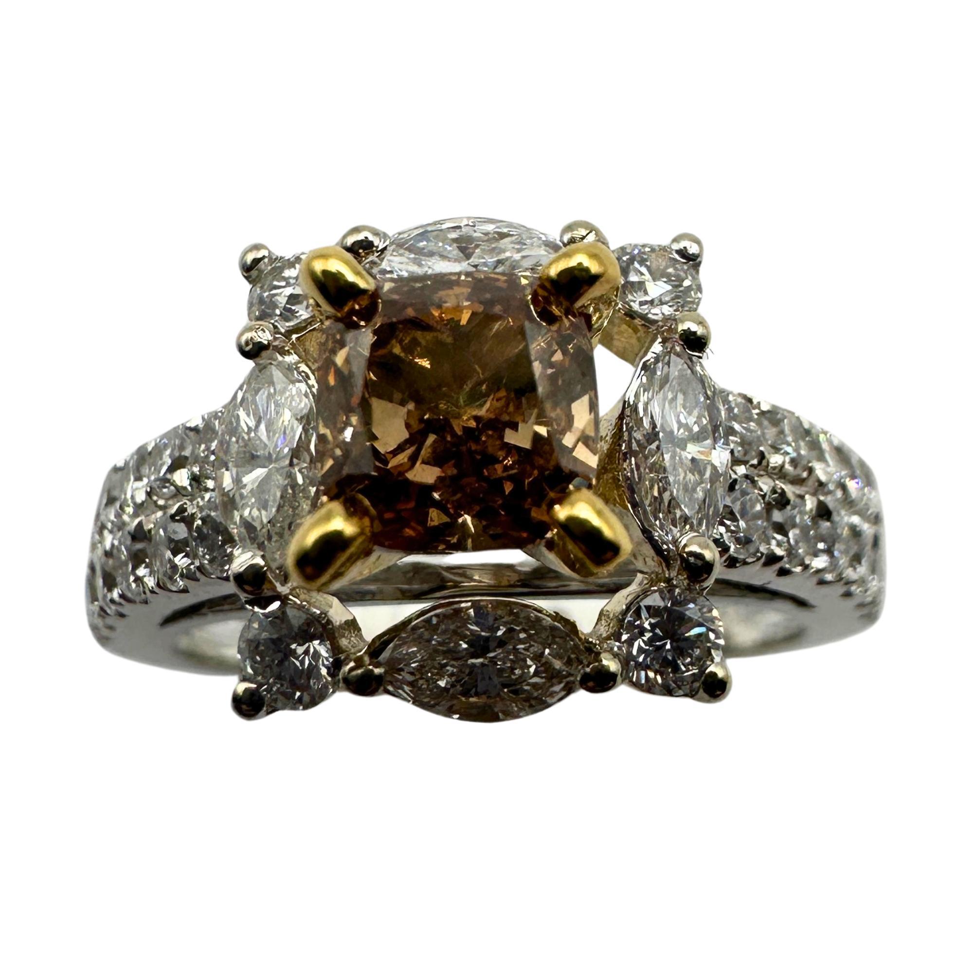 18k White and Yellow Diamond Ring In Good Condition For Sale In New York, NY