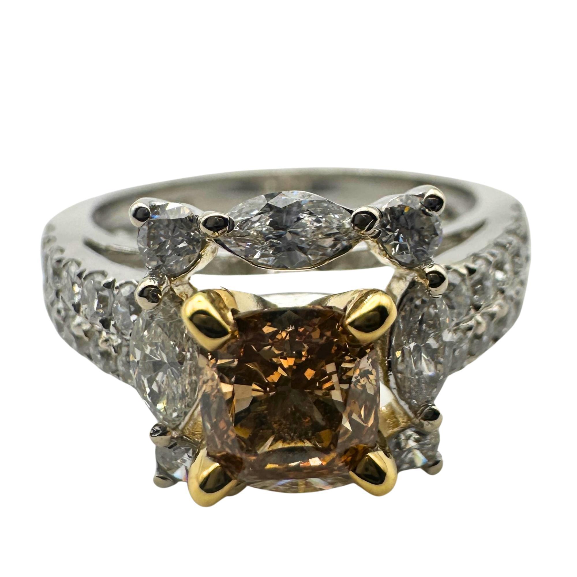 Women's 18k White and Yellow Diamond Ring For Sale