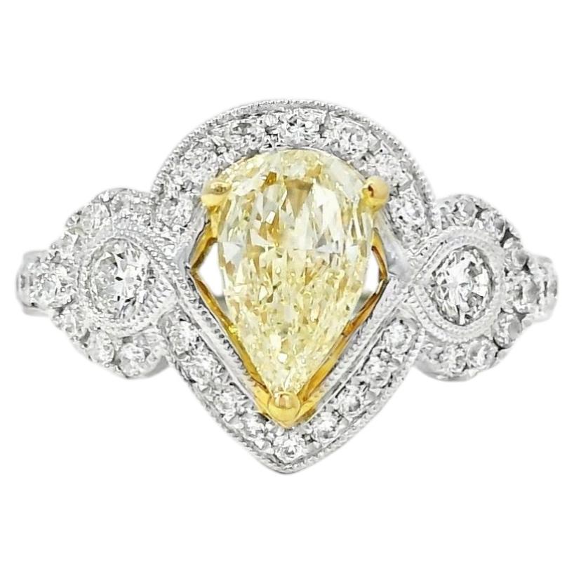 Anillo de oro blanco y amarillo de 18 quilates con un diamante amarillo fantasía talla pera de 1,47 ctw en venta