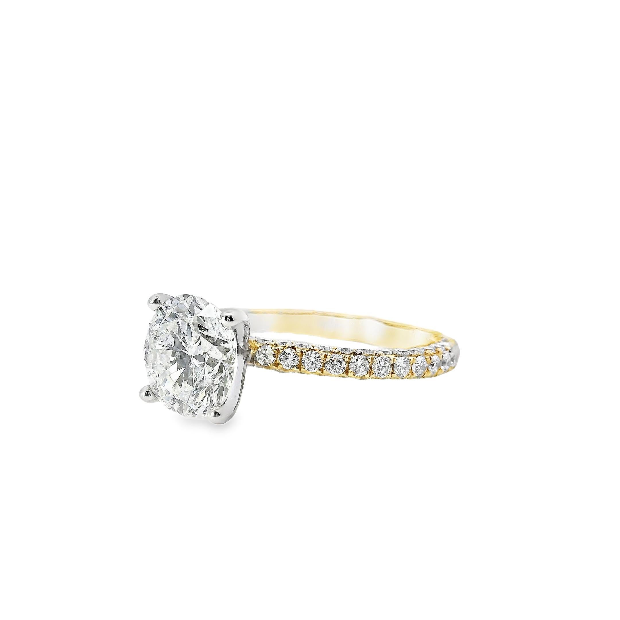 Or blanc et jaune 18k 2.10ct Round Brilliant Cut Diamond and 1.09ctw Accent Neuf - En vente à Boca Raton, FL