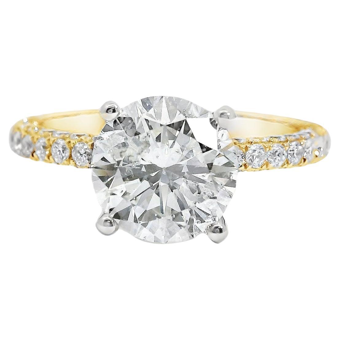 Or blanc et jaune 18k 2.10ct Round Brilliant Cut Diamond and 1.09ctw Accent en vente