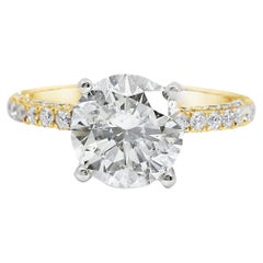 Or blanc et jaune 18k 2.10ct Round Brilliant Cut Diamond and 1.09ctw Accent