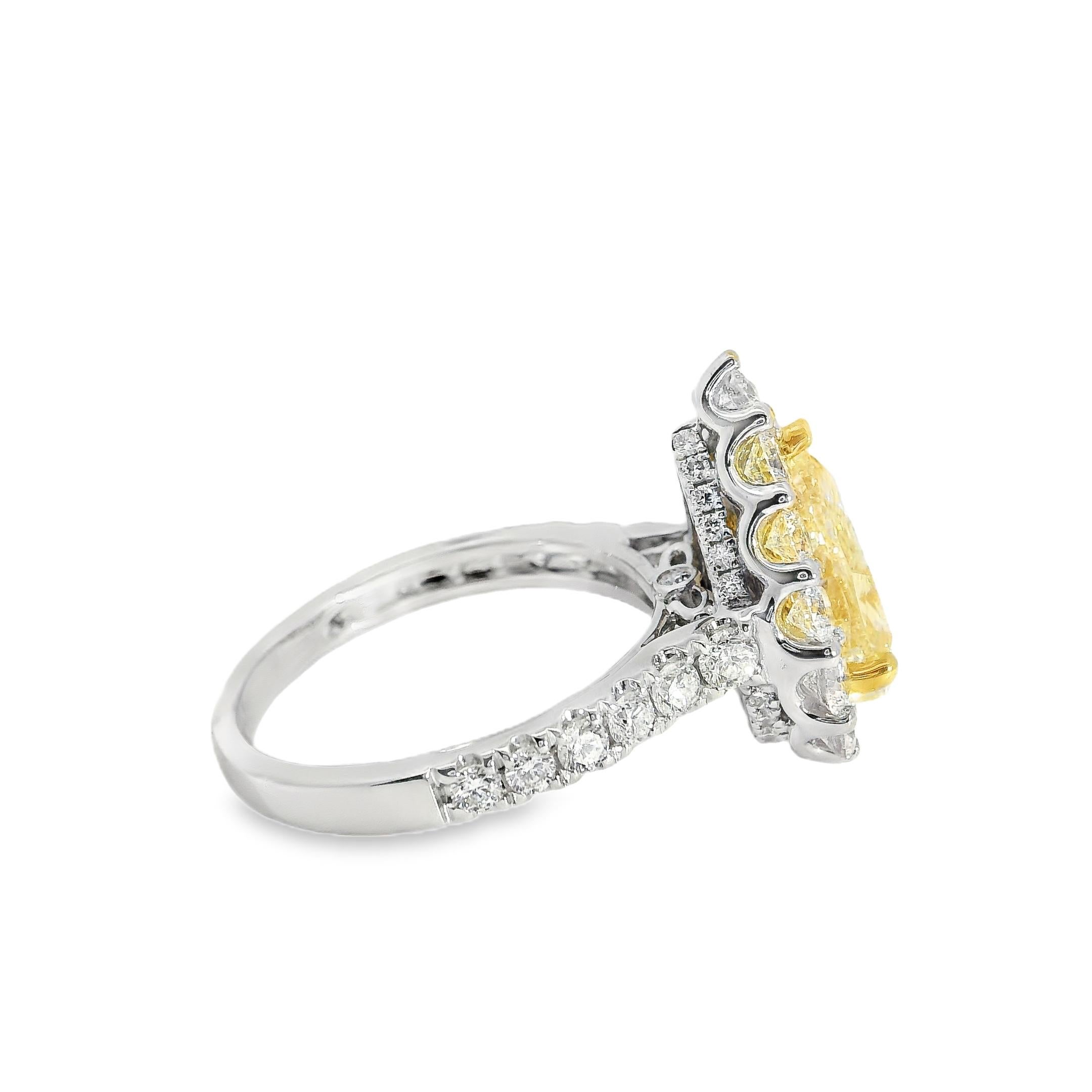 Anello di fidanzamento in oro bianco e giallo 18k con diamante giallo taglio pera da 2,66 carati in vendita 5