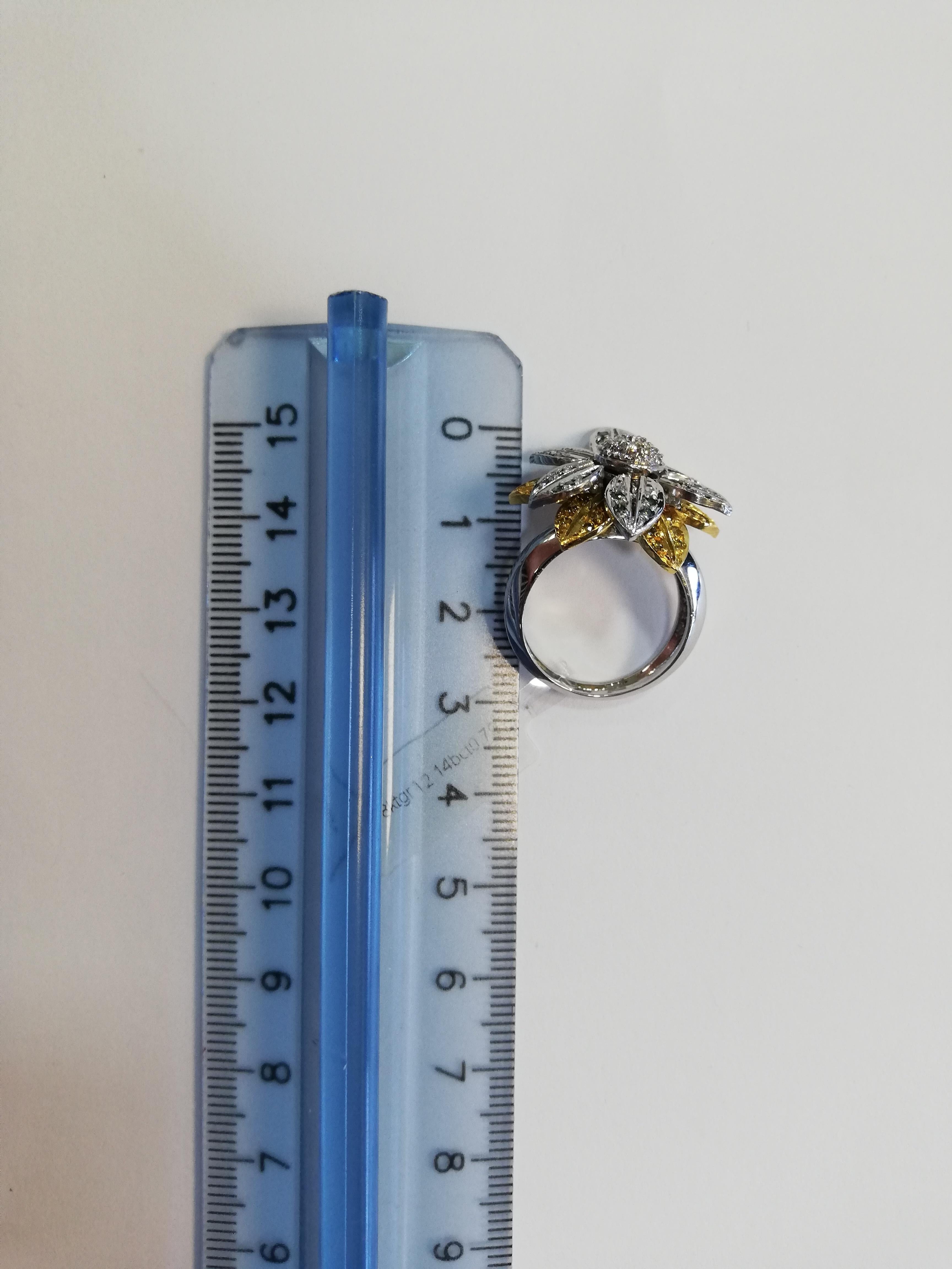 18 Karat White and Yellow Gold and Fancy Diamonds, Daisy Ring For Sale 1