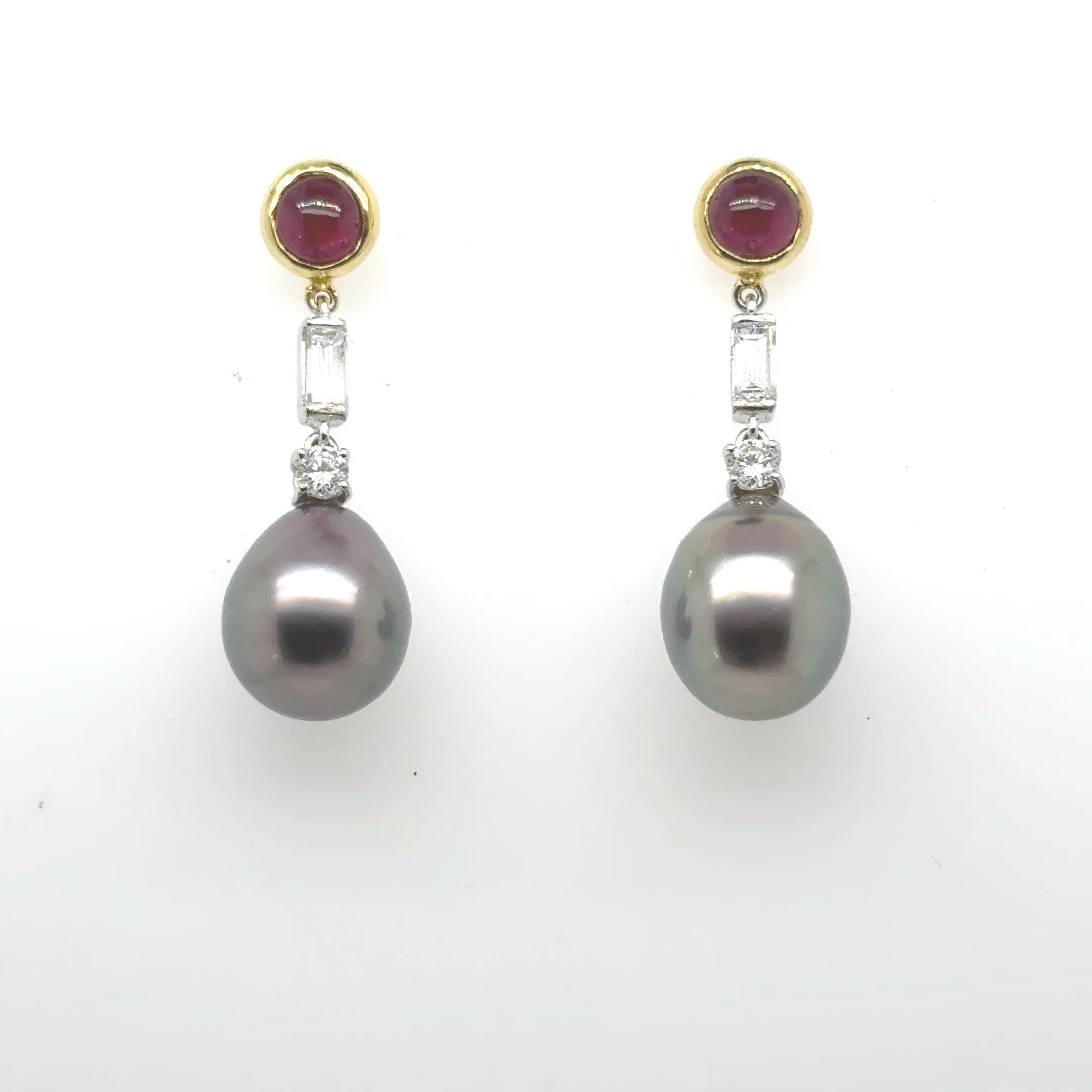 Orecchini in oro bianco e giallo 18k con perle nere dei mari del sud, diamanti e rubini in vendita 4