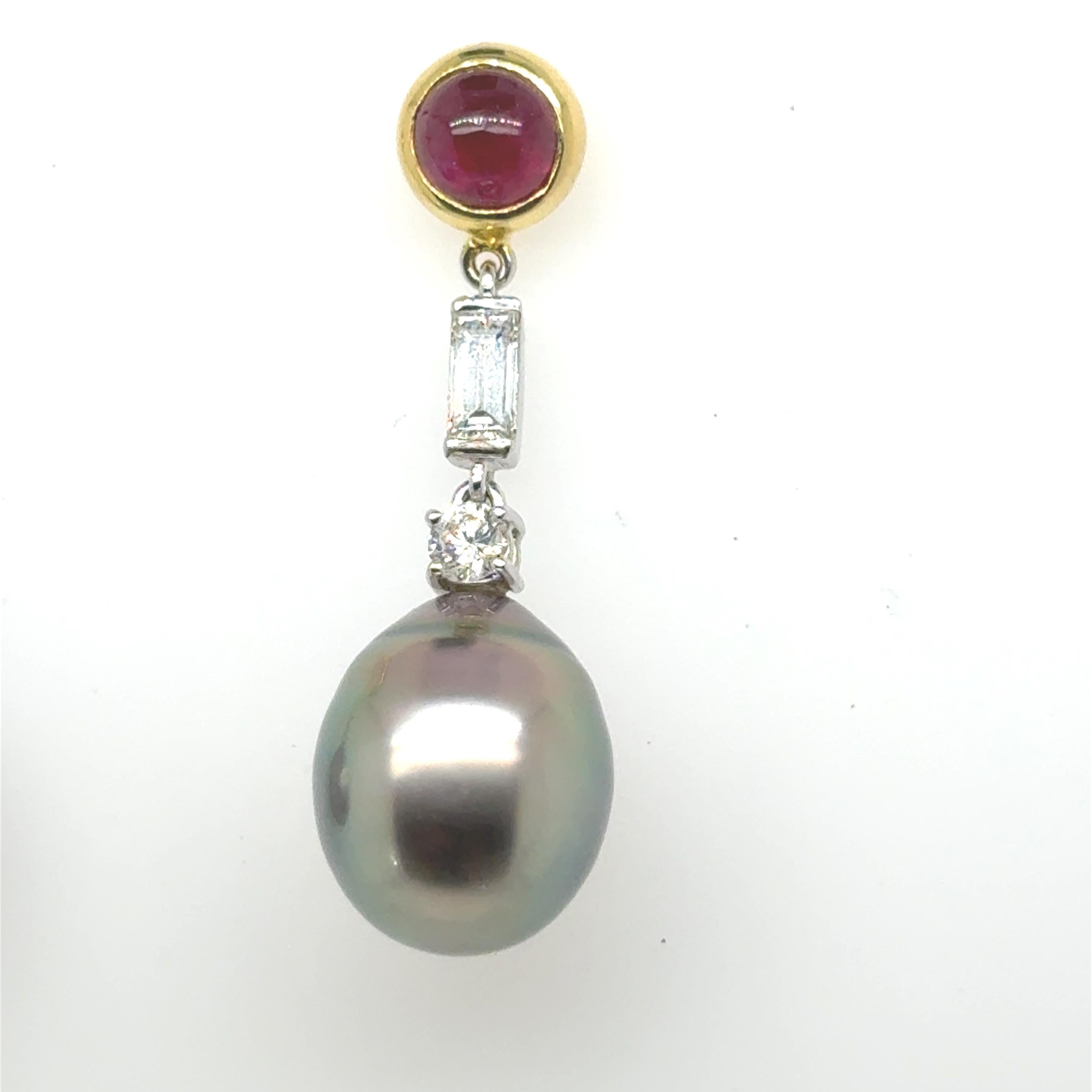 Orecchini in oro bianco e giallo 18k con perle nere dei mari del sud, diamanti e rubini in vendita 5