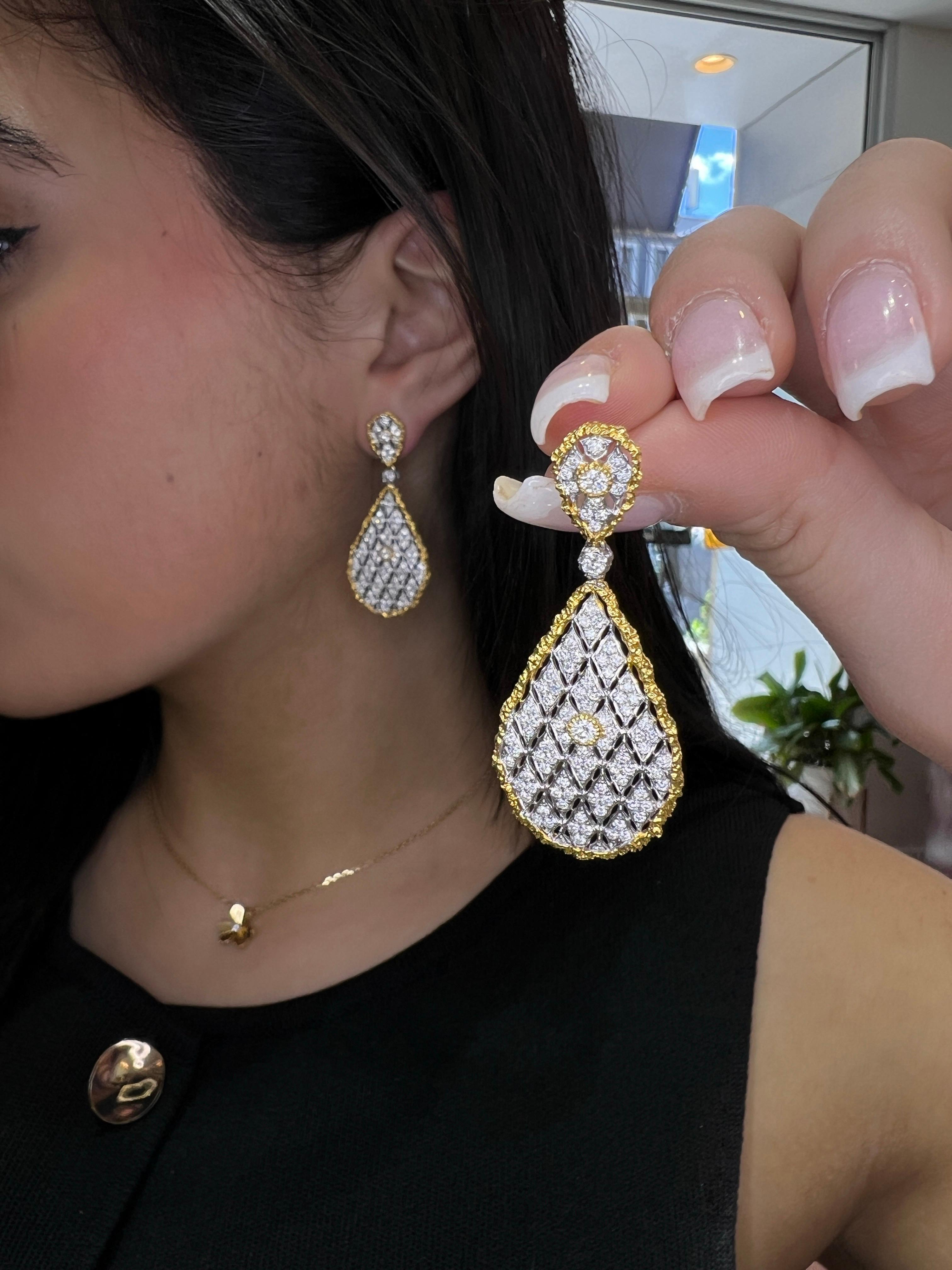 18 Karat Weiß- und Gelbgold Tropfenohrring mit italienischer Spitzentechnik im Angebot 1