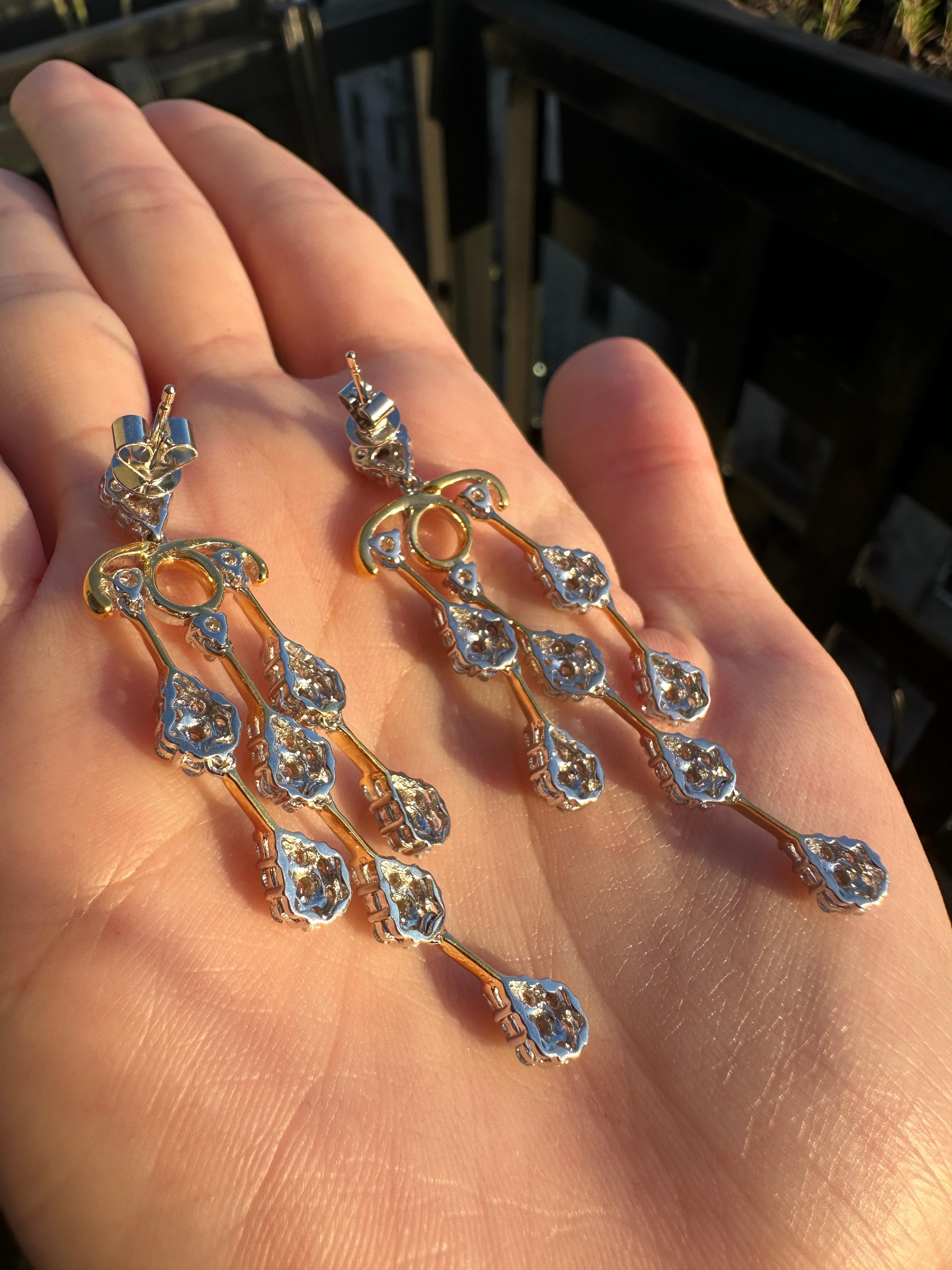 18K White and Yellow Gold Diamond Earrings For Sale 1