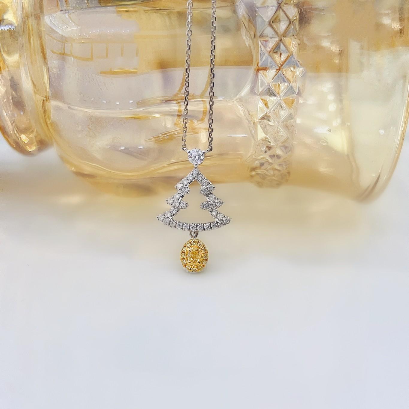 Modern 18K White and Yellow Gold Diamond Heart Christmas Necklace For Sale