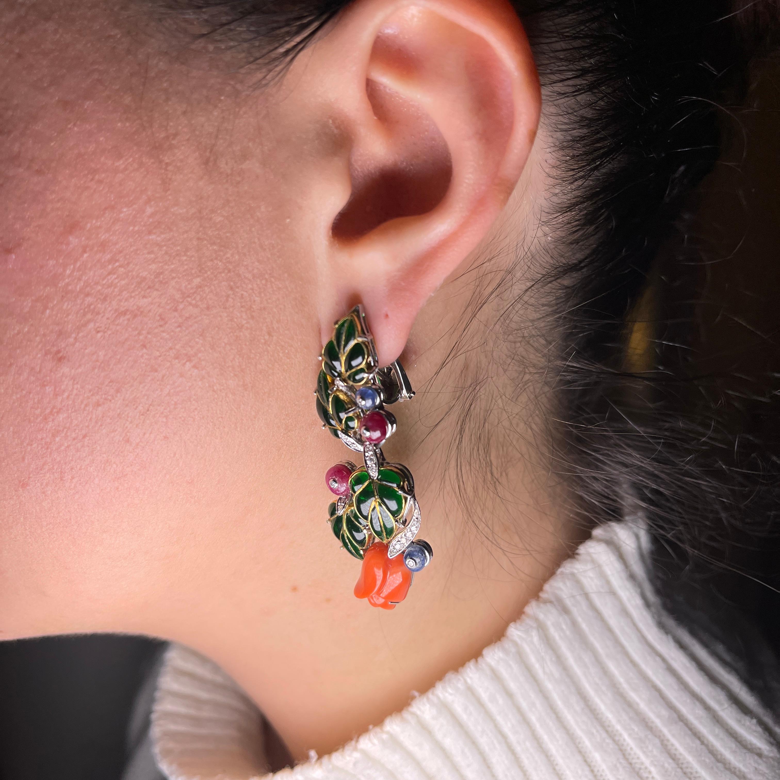 18K White and Yellow Gold Drop Earrings with Coral In New Condition For Sale In Bergamo, BG