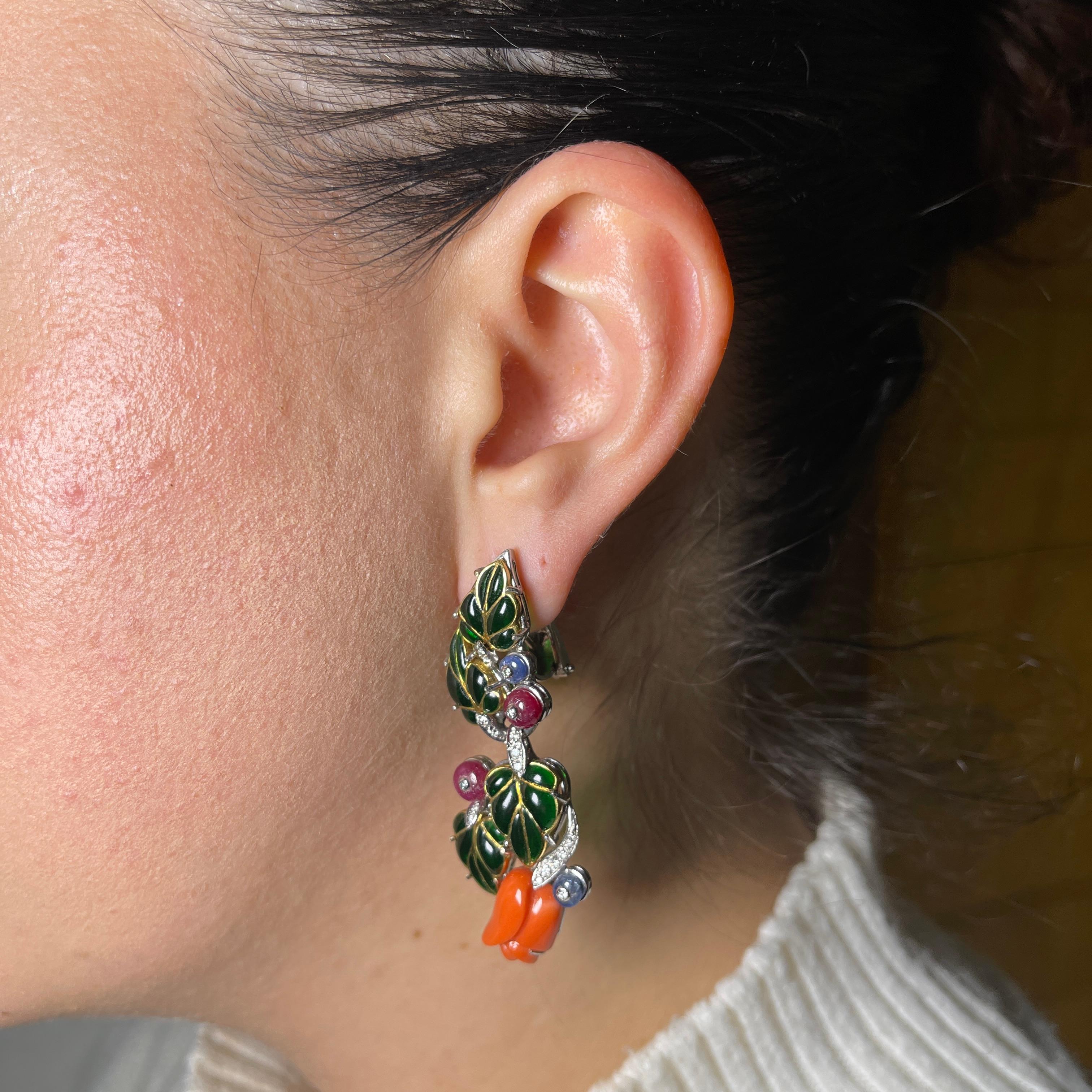 18K White and Yellow Gold Drop Earrings with Coral For Sale 1