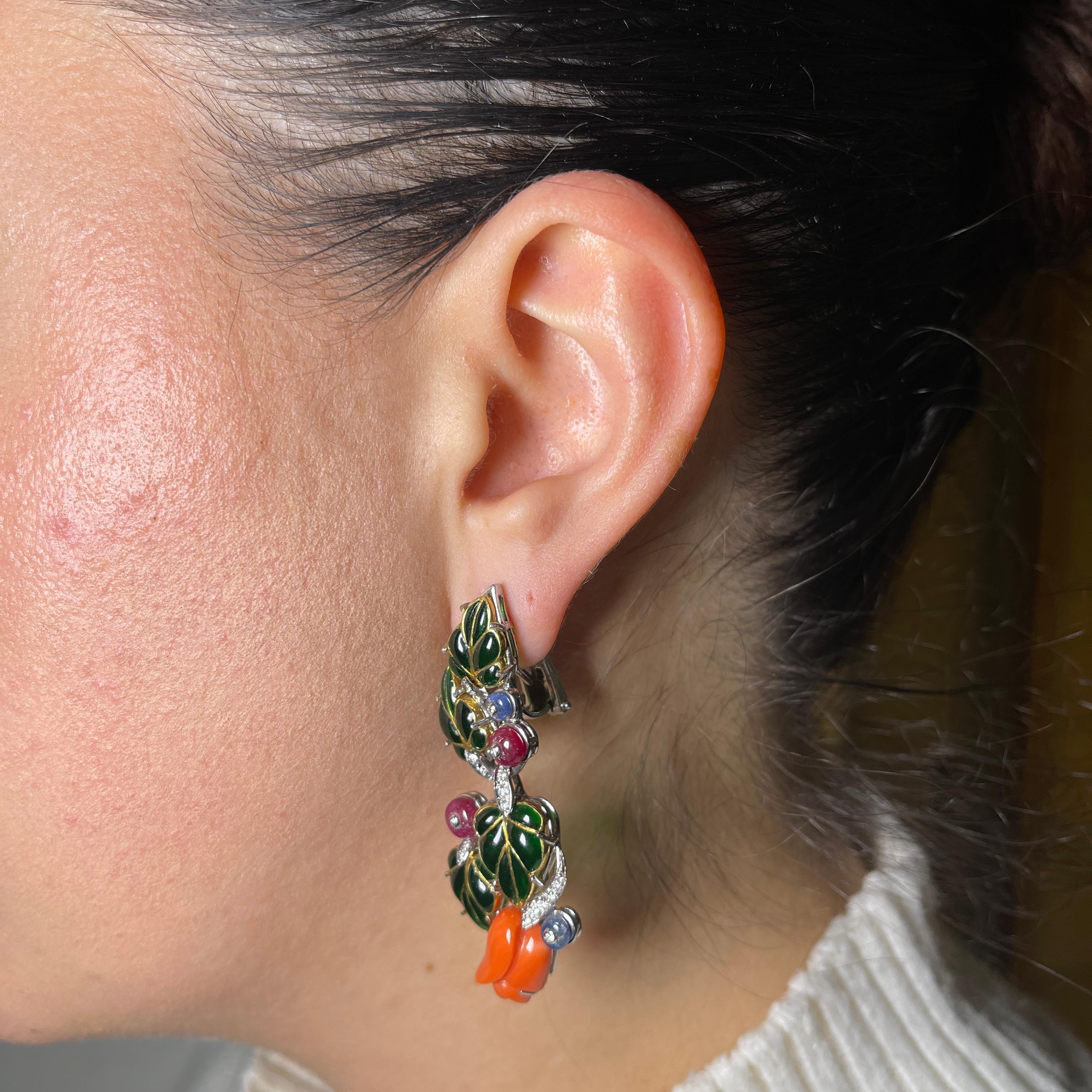 18K White and Yellow Gold Drop Earrings with Coral For Sale 2