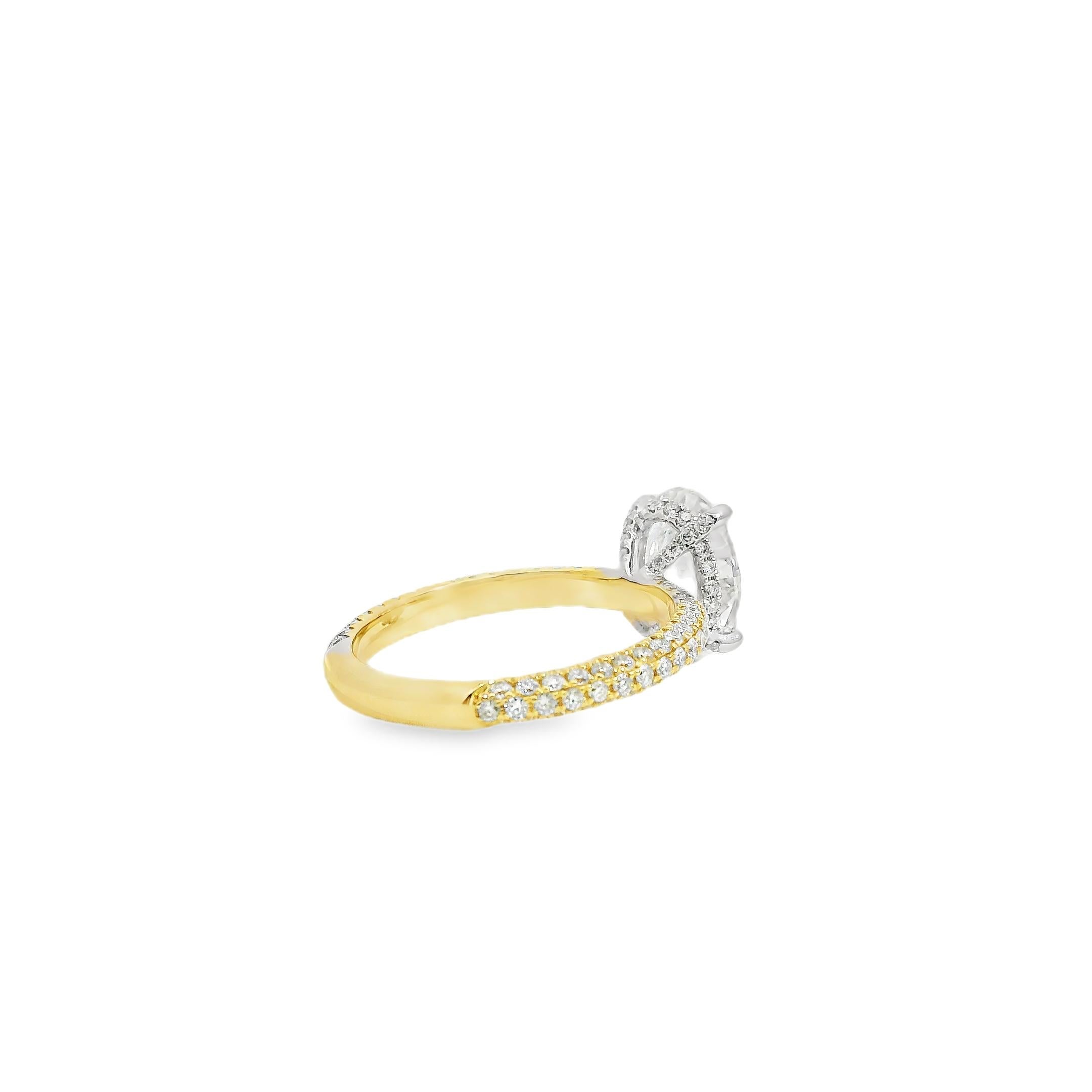18k White and Yellow Gold GIA Certified 2.01ctw Oval Diamond Ring en vente 7