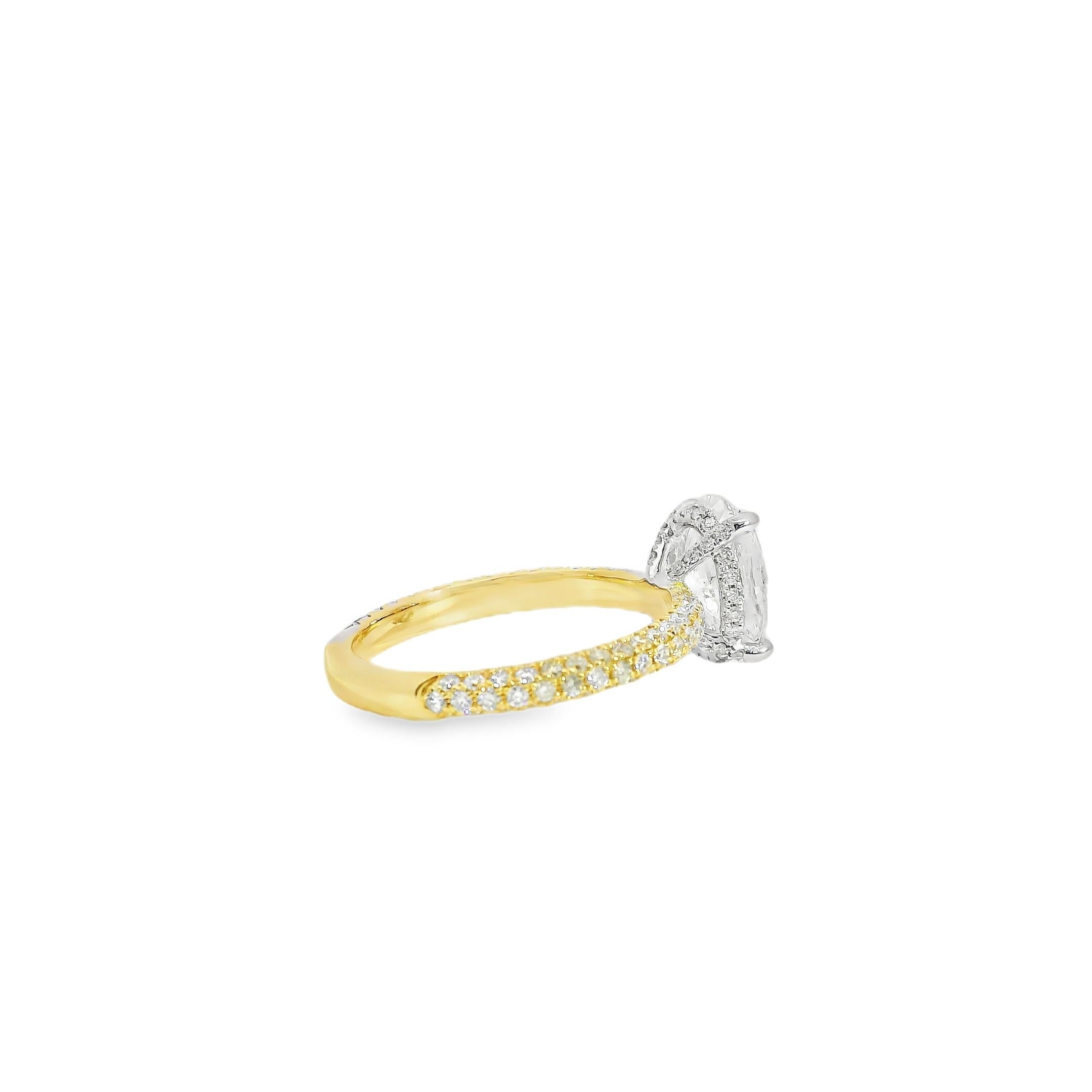 18k White and Yellow Gold GIA Certified 2.01ctw Oval Diamond Ring en vente 8