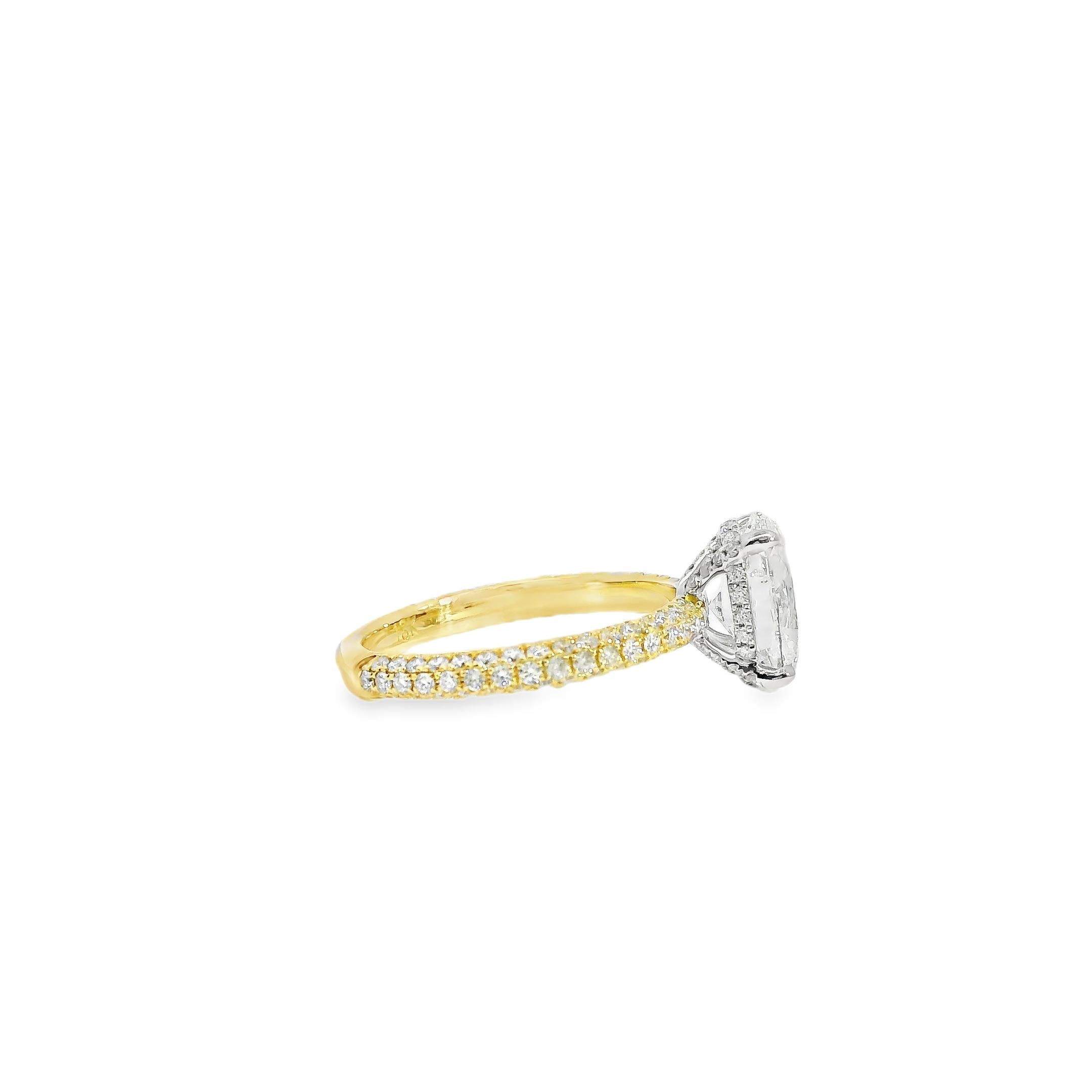 18k White and Yellow Gold GIA Certified 2.01ctw Oval Diamond Ring en vente 10