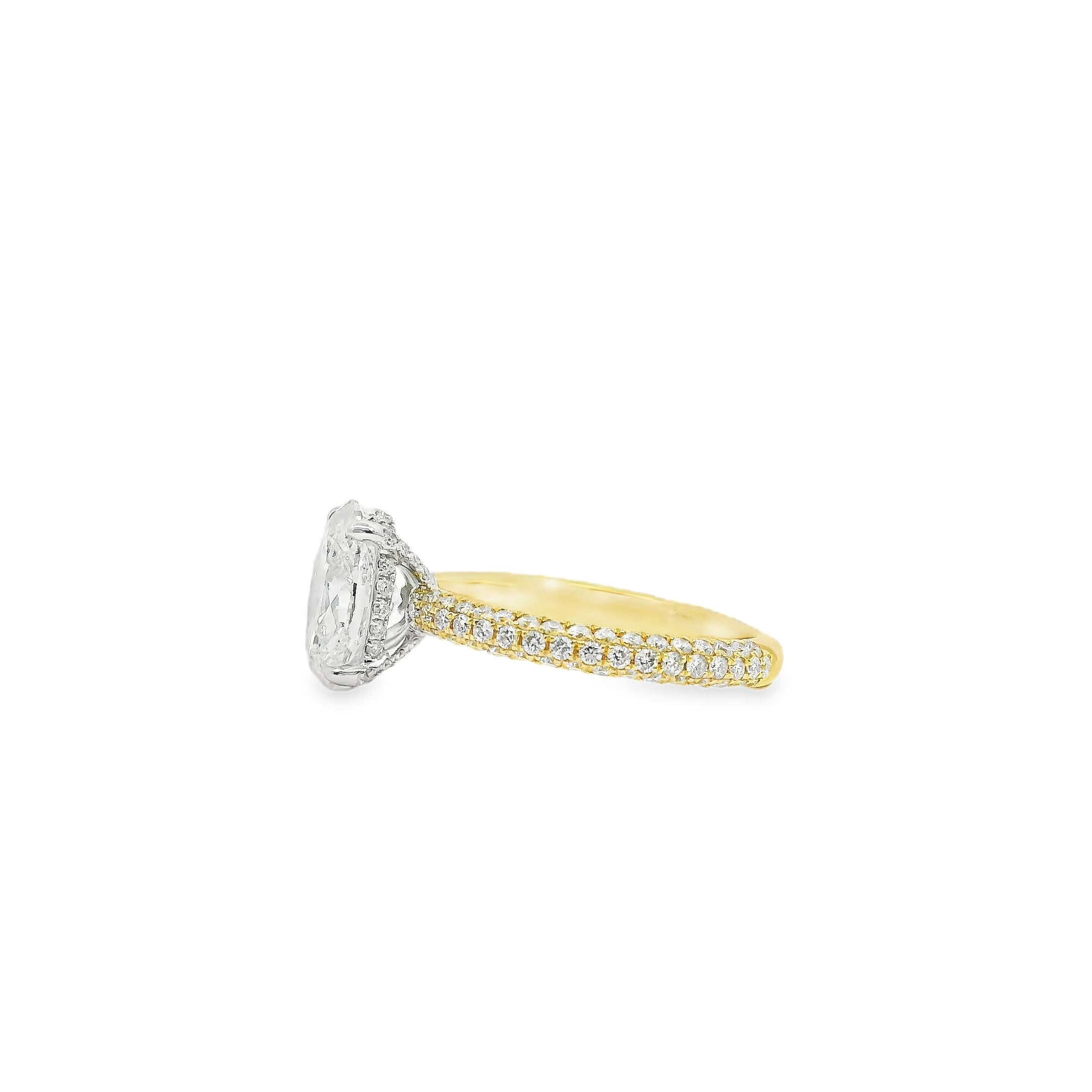 18k White and Yellow Gold GIA Certified 2.01ctw Oval Diamond Ring Excellent état - En vente à Boca Raton, FL