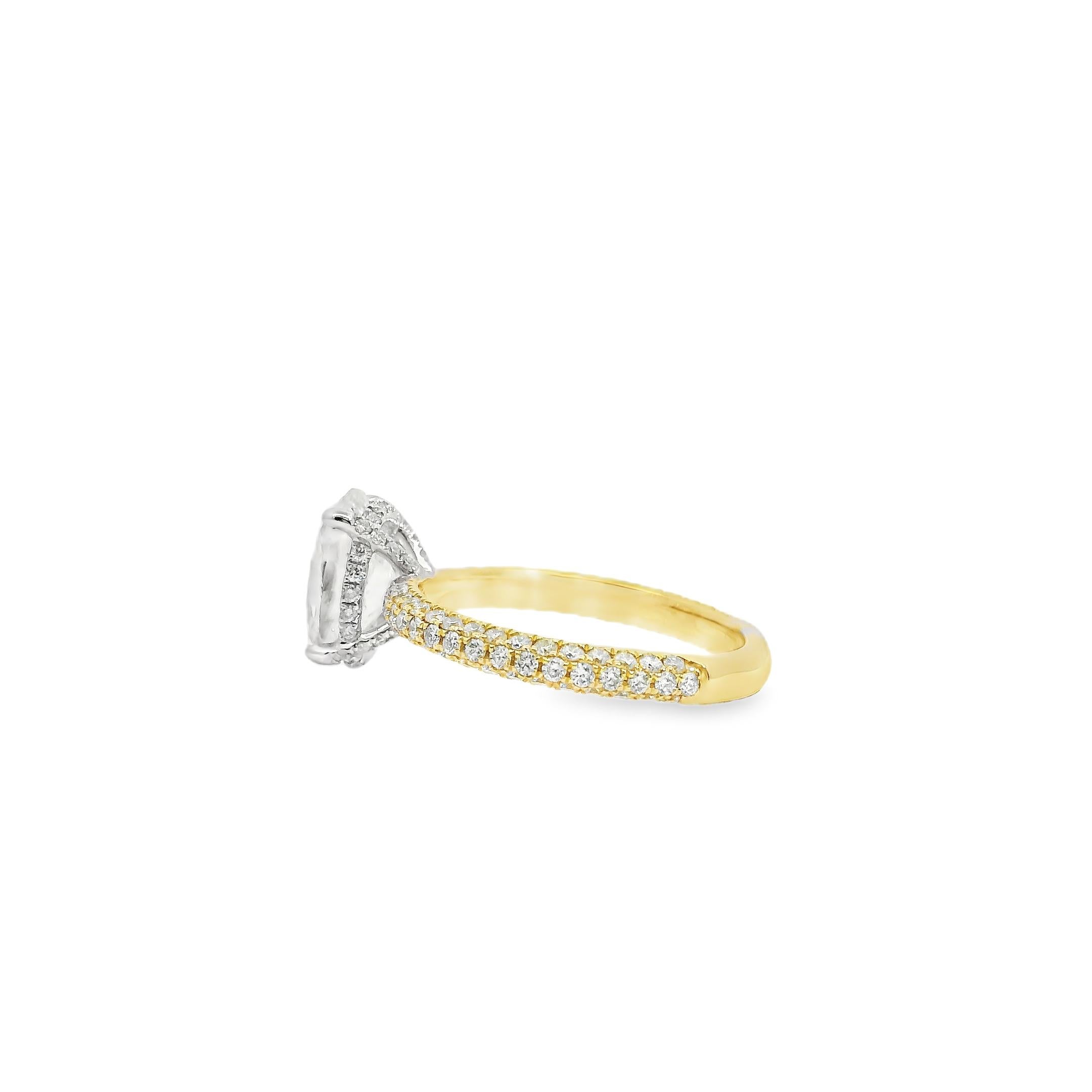 18k White and Yellow Gold GIA Certified 2.01ctw Oval Diamond Ring en vente 1