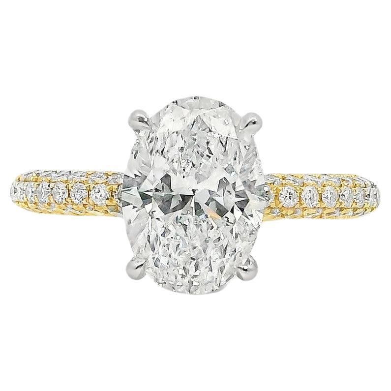 18k White and Yellow Gold GIA Certified 2.01ctw Oval Diamond Ring en vente