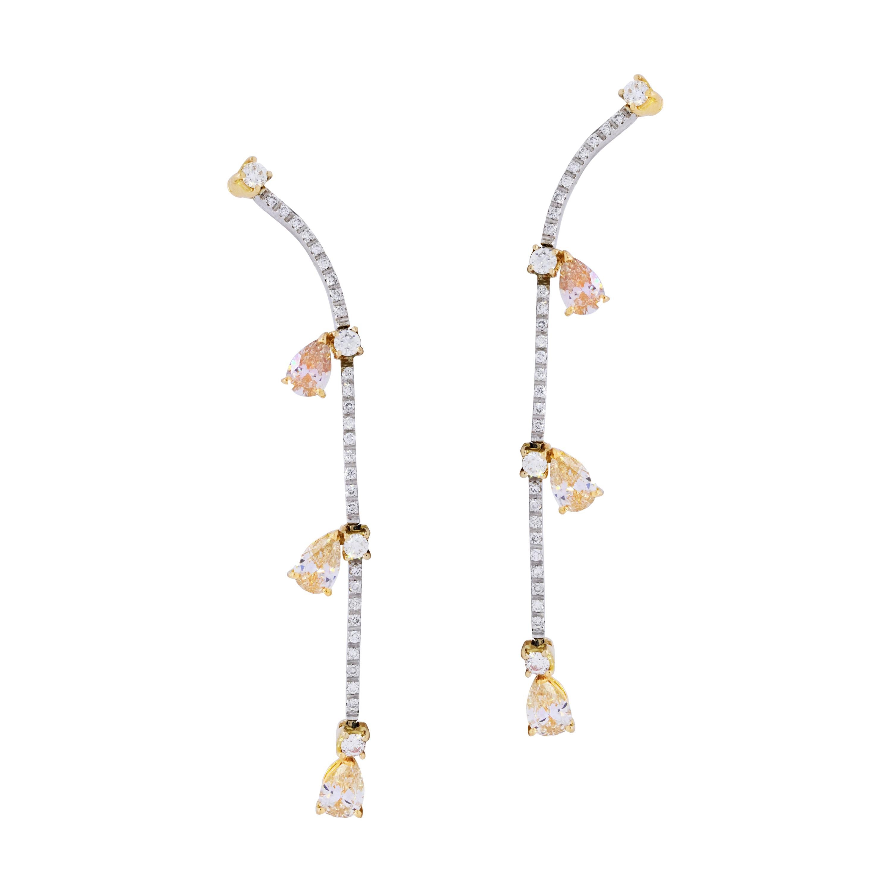 18k White and Yellow Gold Hanging Earrings with Pear Shape and Round Diamonds For Sale
