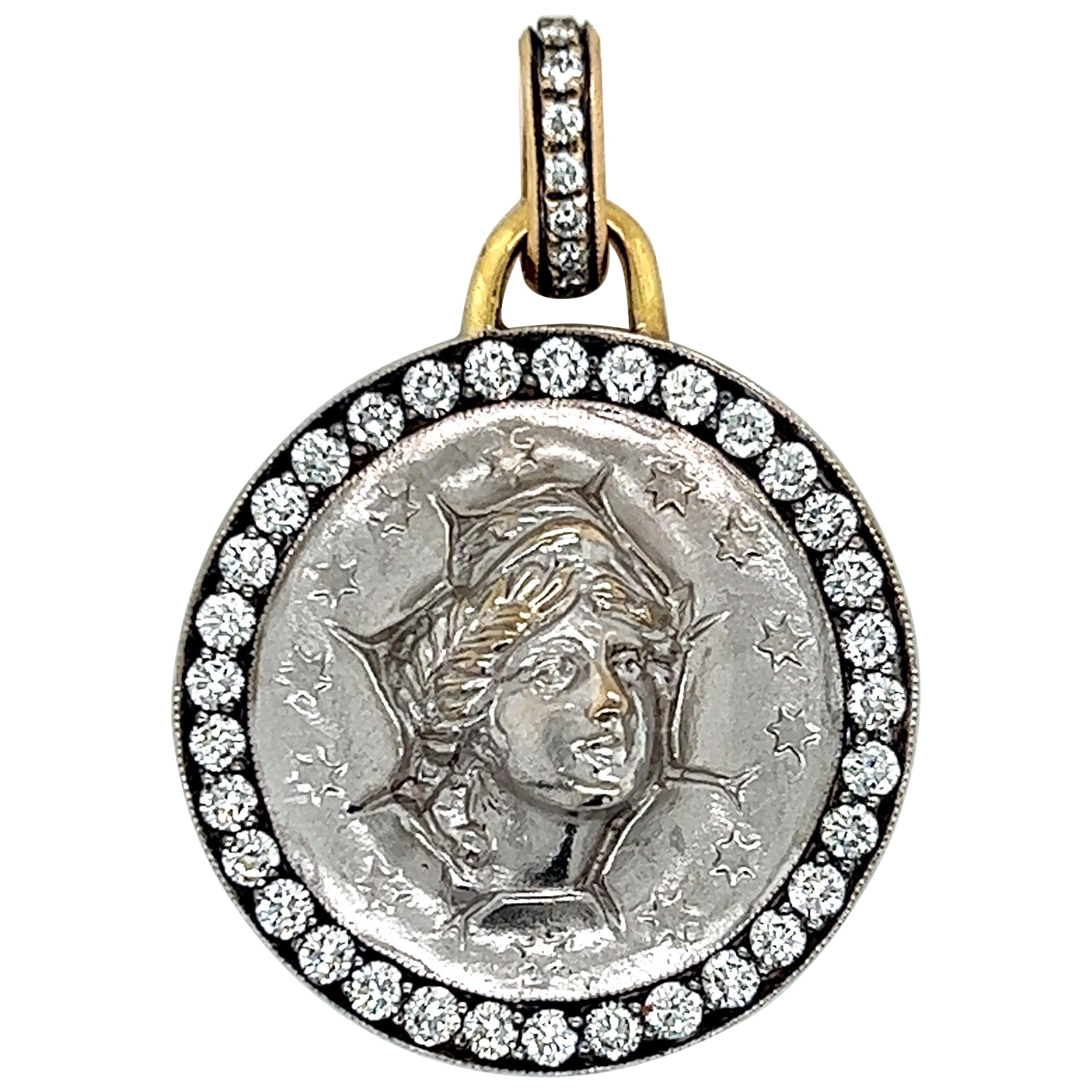 Ciondolo con moneta Lady Liberty in oro bianco e giallo 18 carati con diamanti da 1 carato in vendita