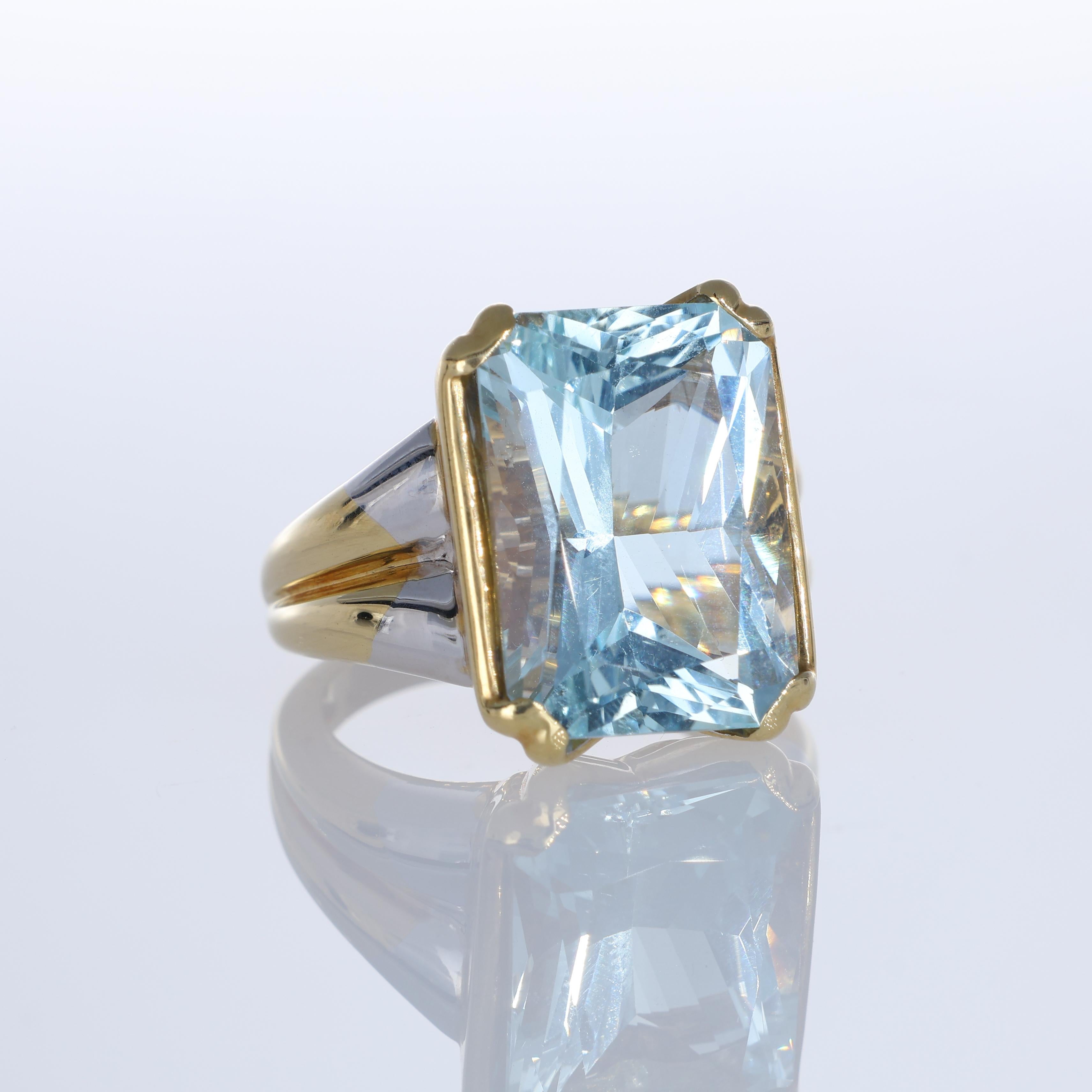 Emerald Cut 18K White and Yellow Gold Ring with 13.38 Carat Emerald-Cut Aquamarine For Sale