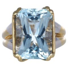18K White and Yellow Gold Ring with 13.38 Carat Emerald-Cut Aquamarine